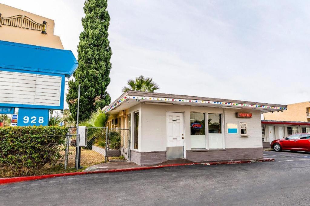 OYO Gateway Motel Las Vegas North Strip/Fremont St. Area photo 6