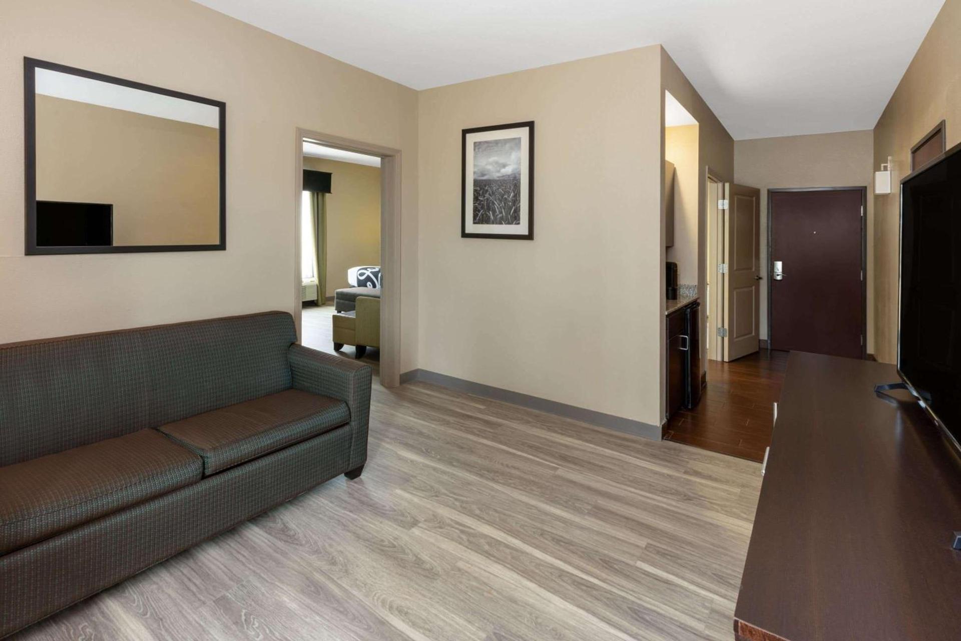 La Quinta Inn & Suites by Wyndham Durant photo 11