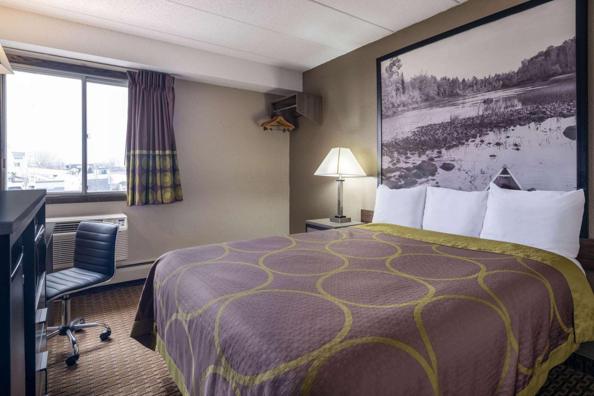 Super 8 by Wyndham Owatonna photo 6