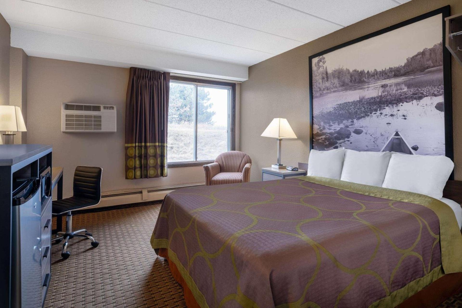 Super 8 by Wyndham Owatonna photo 11