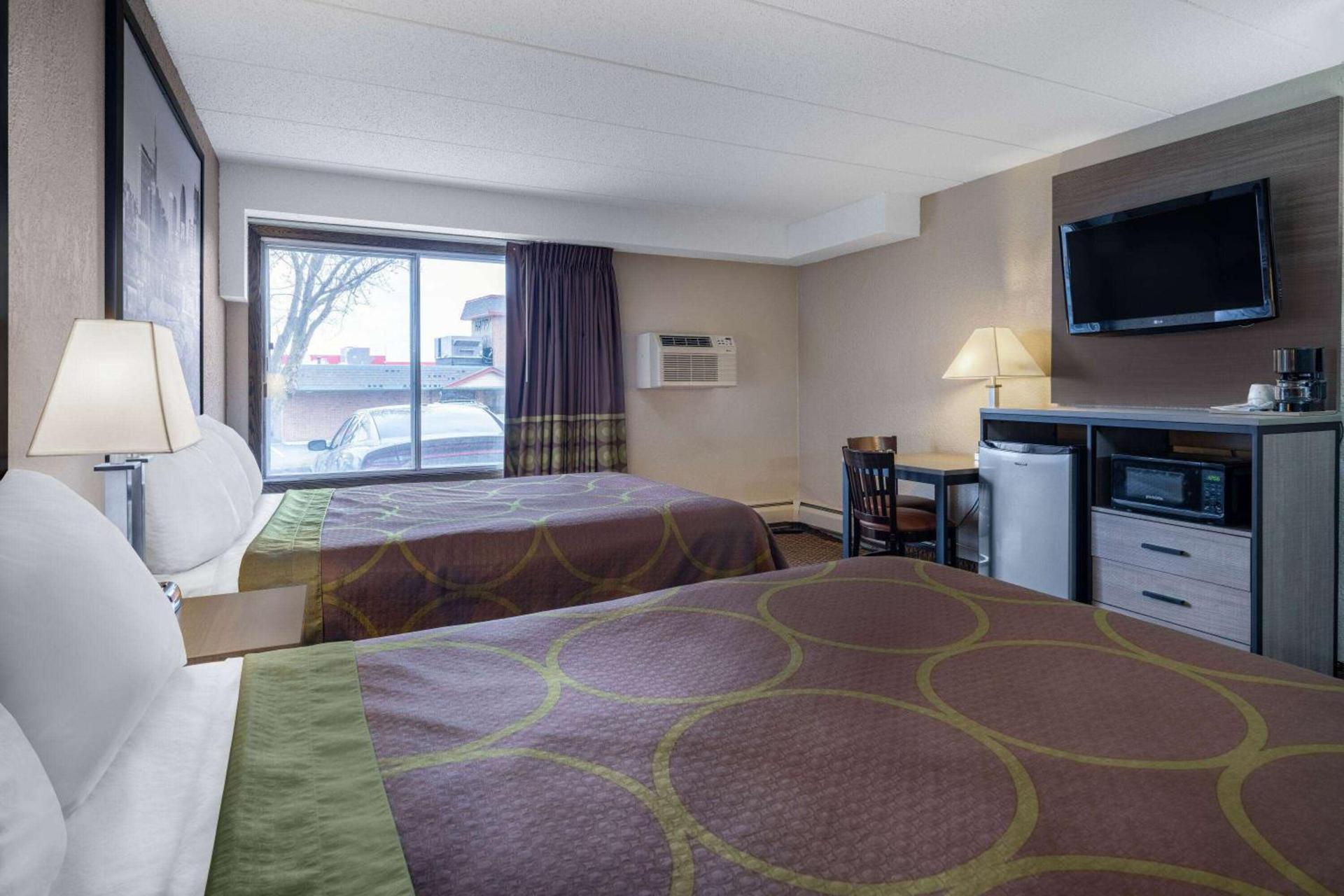 Super 8 by Wyndham Owatonna photo 15