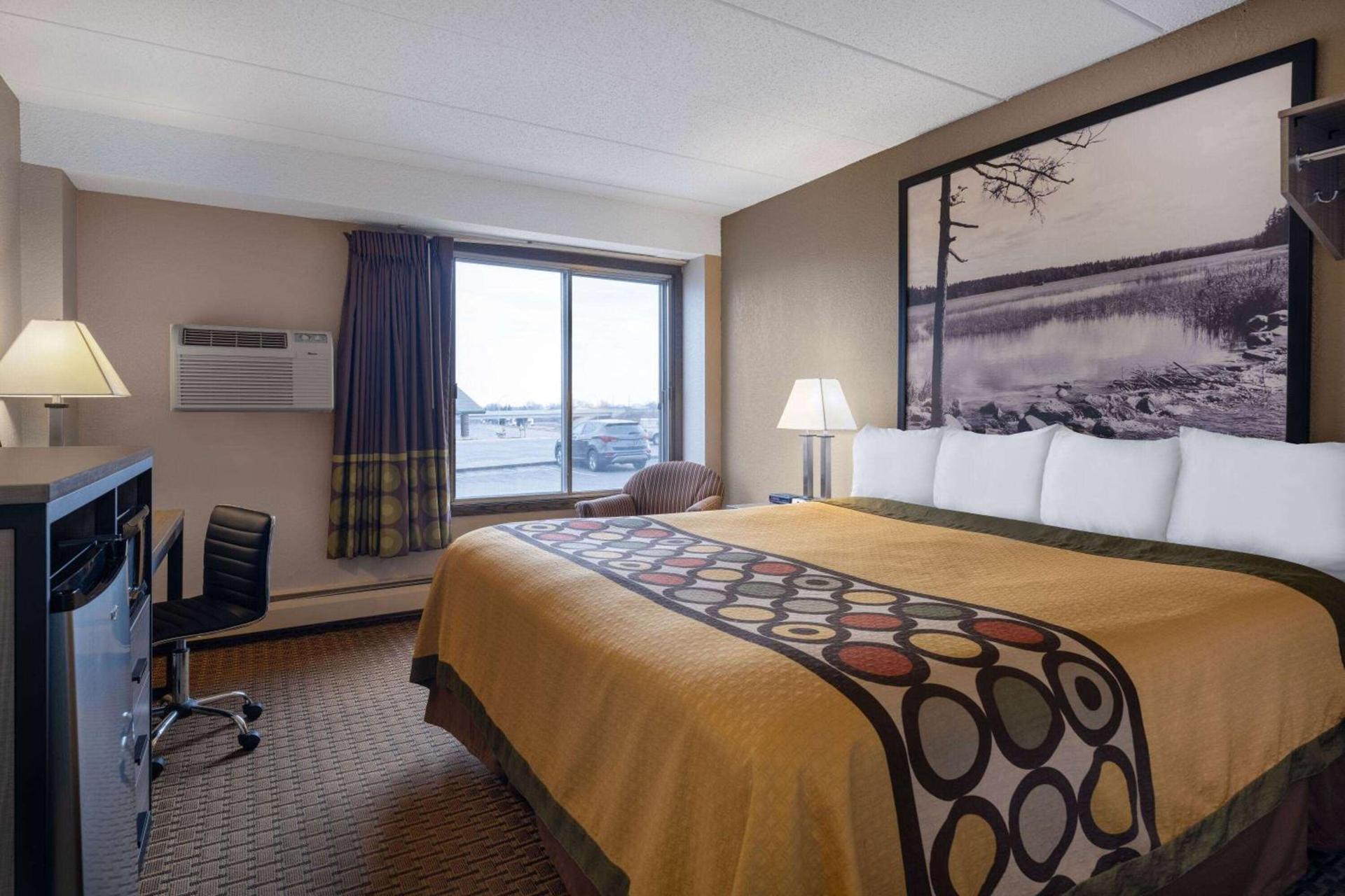 Super 8 by Wyndham Owatonna photo 21