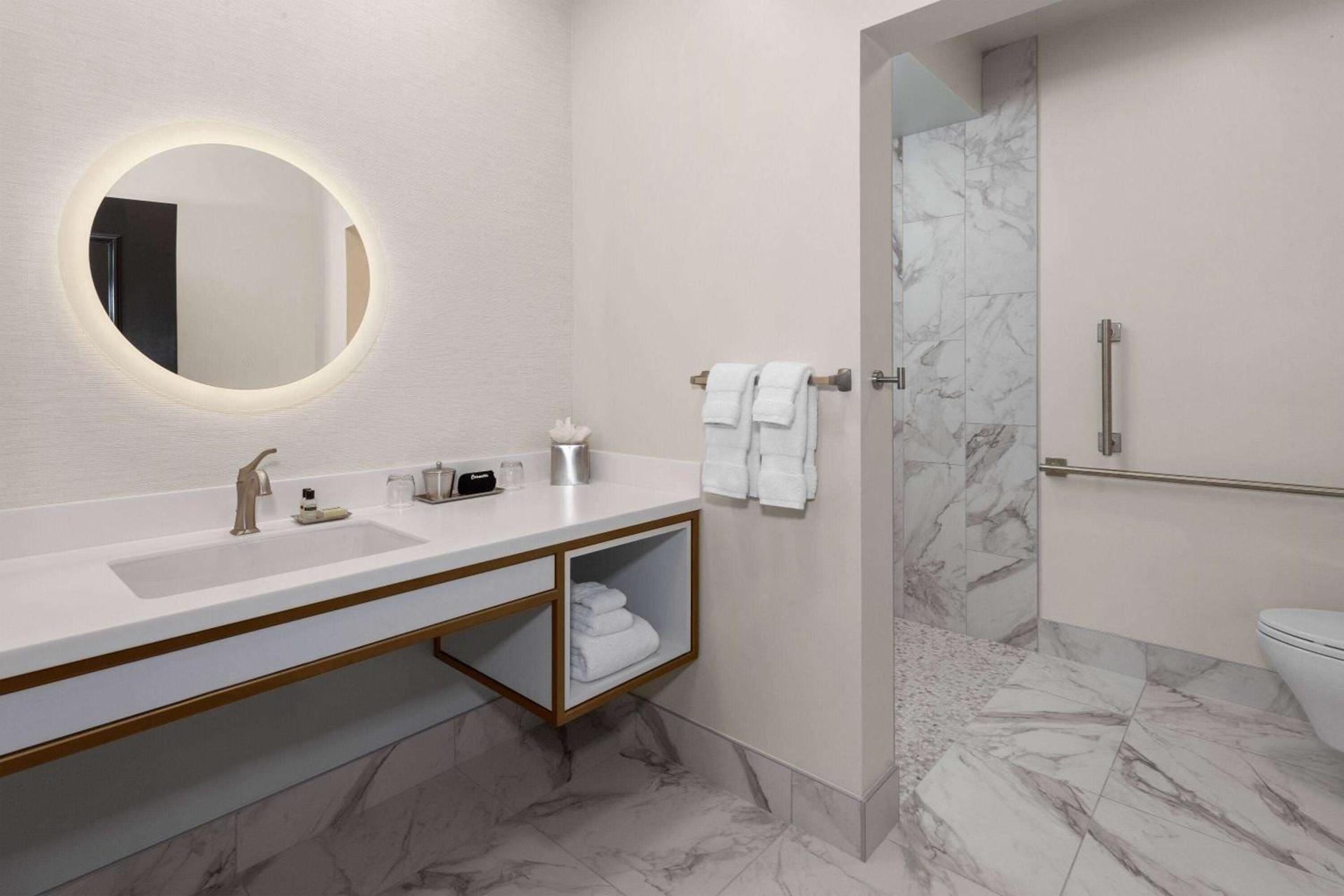 Legacy Hotel, Trademark Collection by Wyndham photo 3