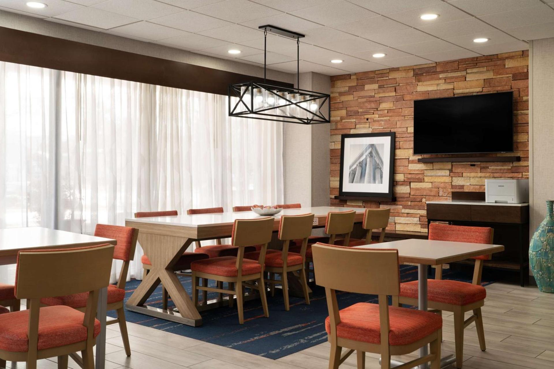 Hampton Inn Fairfax City photo 3