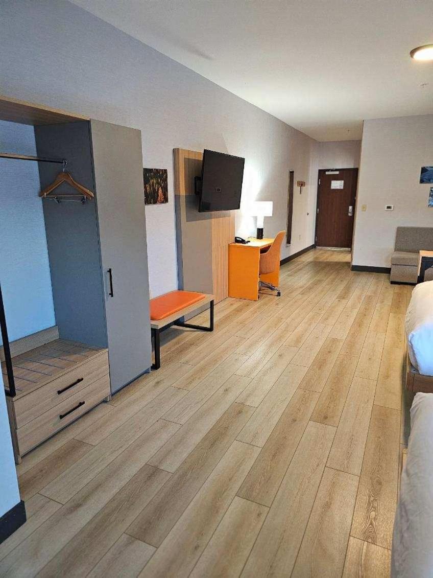 Comfort Suites Cheyenne photo 53