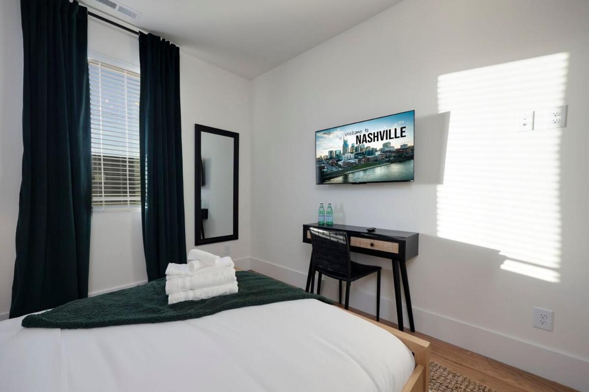 10 Percent OFF Elevator Rooftop with Hot Tub & Views photo 21