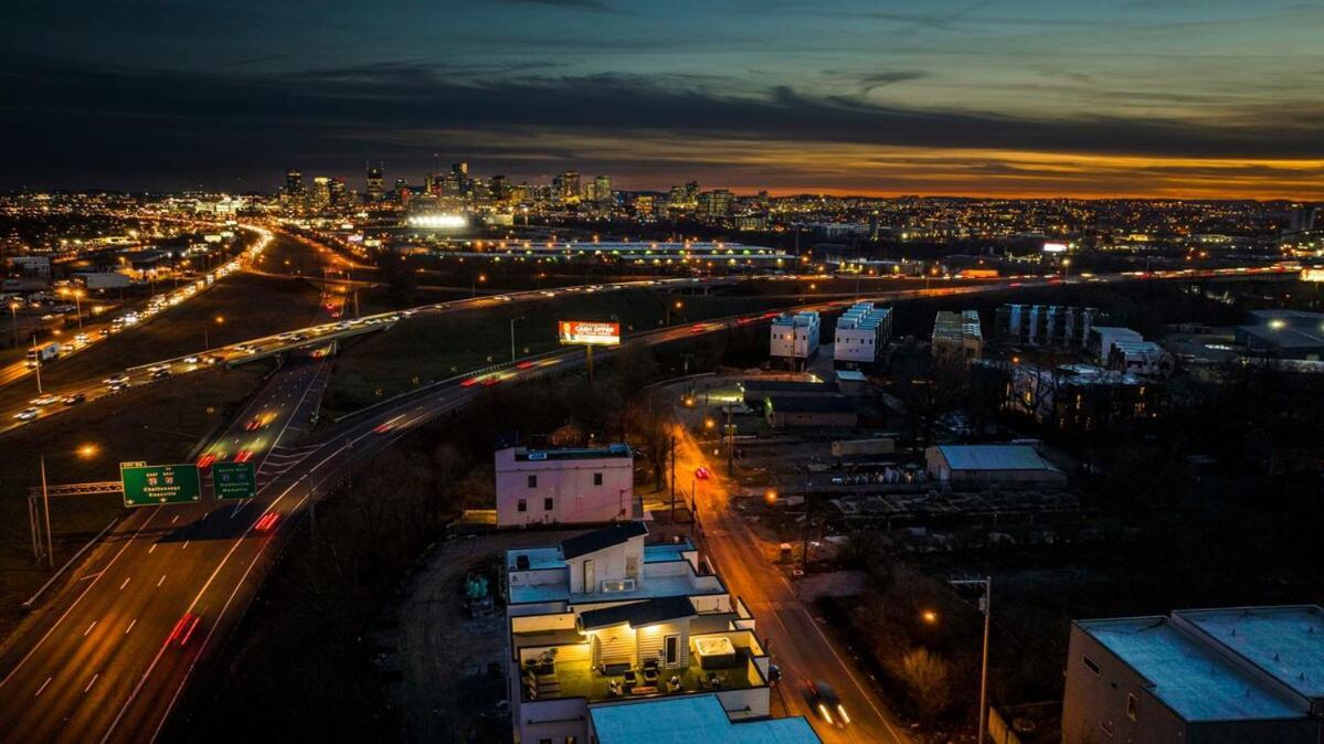 10 Percent OFF Elevator Rooftop with Hot Tub & Views photo 18
