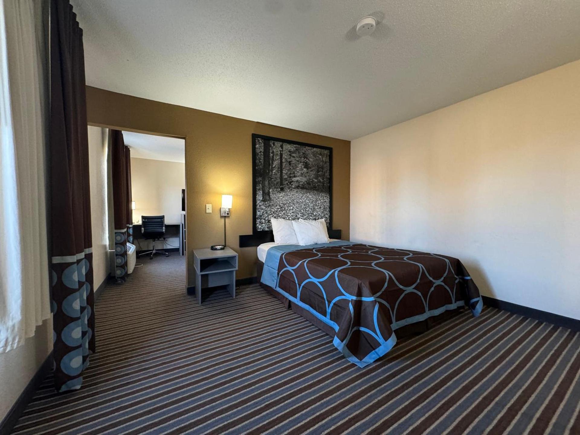 Super 8 by Wyndham Columbia Clark Lane photo 39