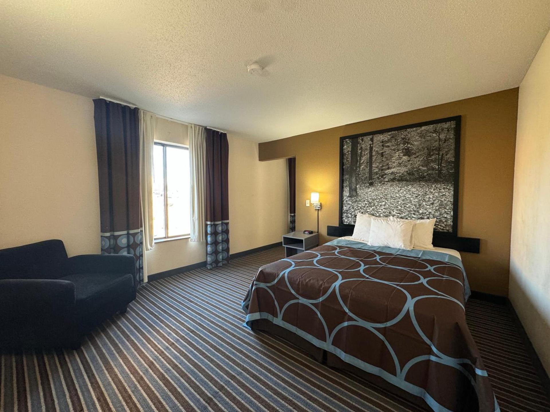 Super 8 by Wyndham Columbia Clark Lane photo 40