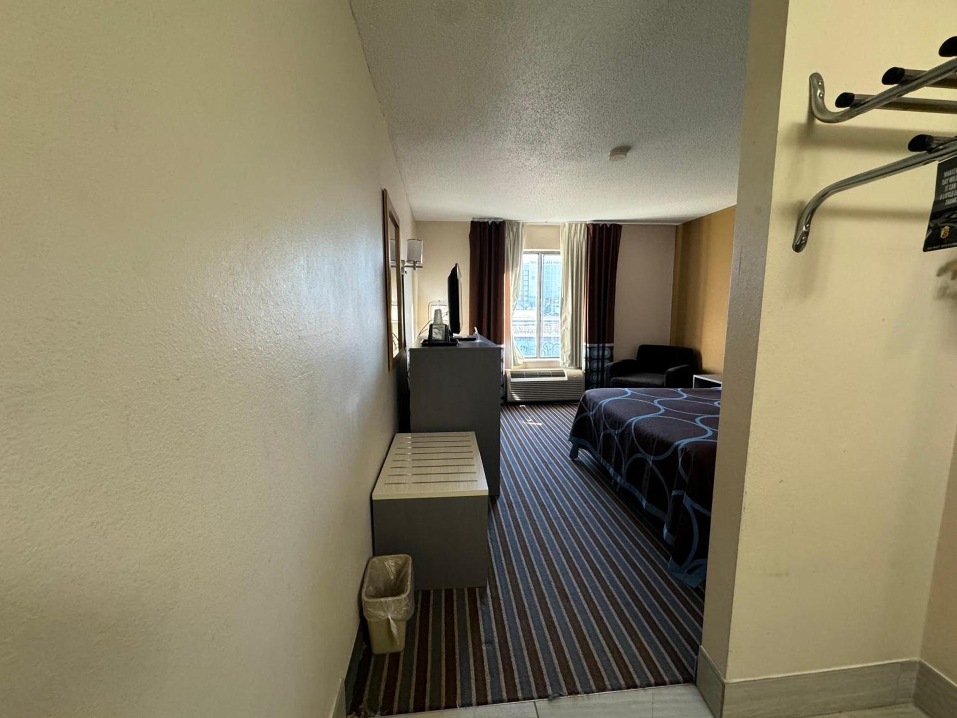Super 8 by Wyndham Columbia Clark Lane photo 46