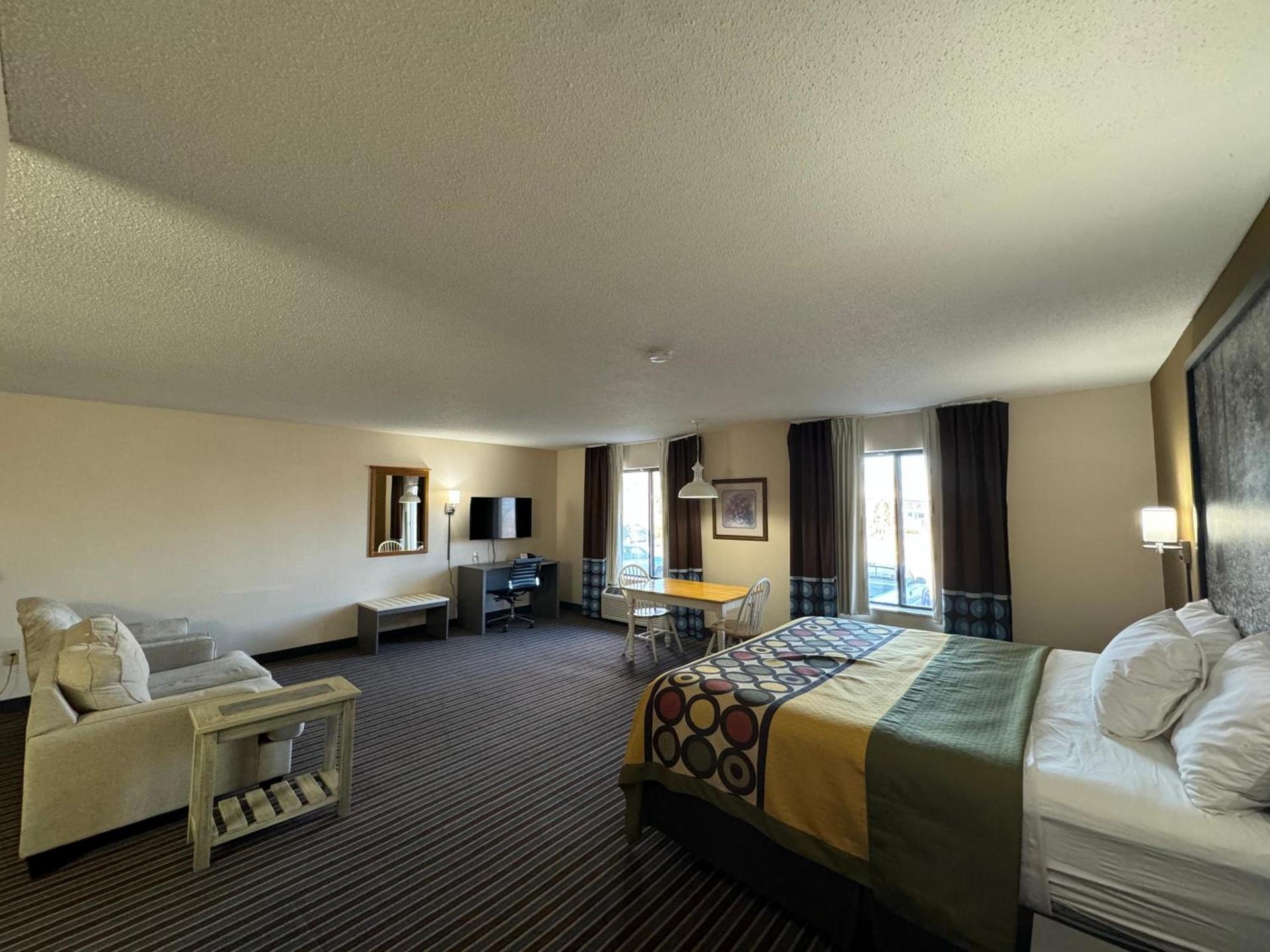 Super 8 by Wyndham Columbia Clark Lane photo 48