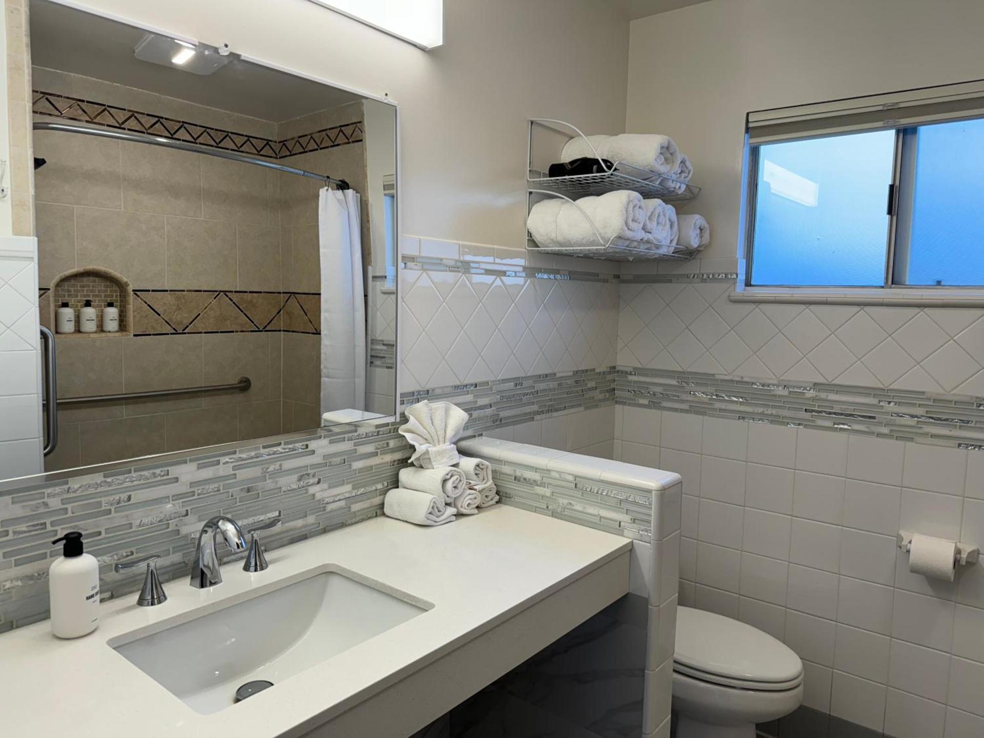 Eastern Sierra Motor Lodge photo 7