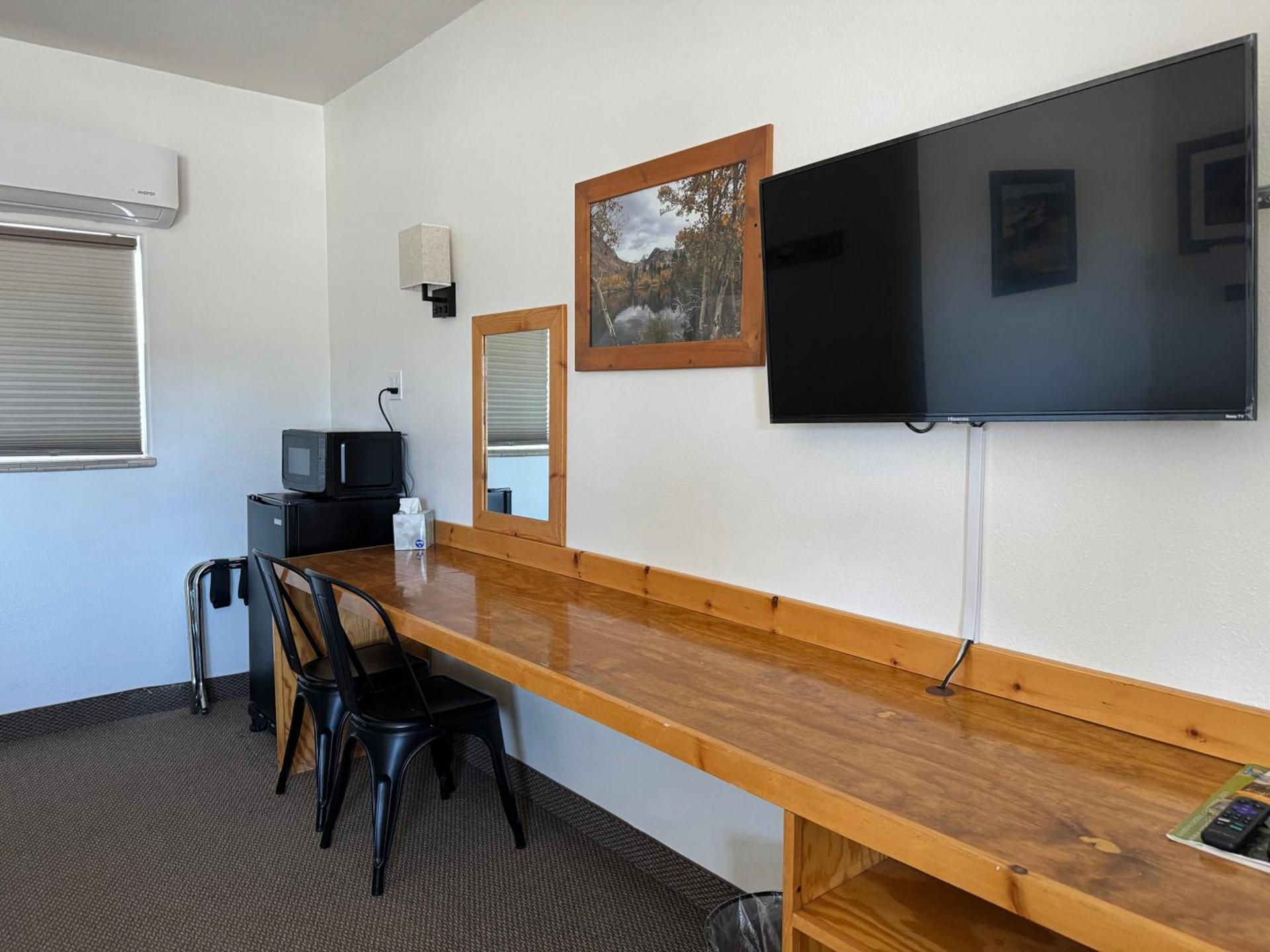 Eastern Sierra Motor Lodge photo 6
