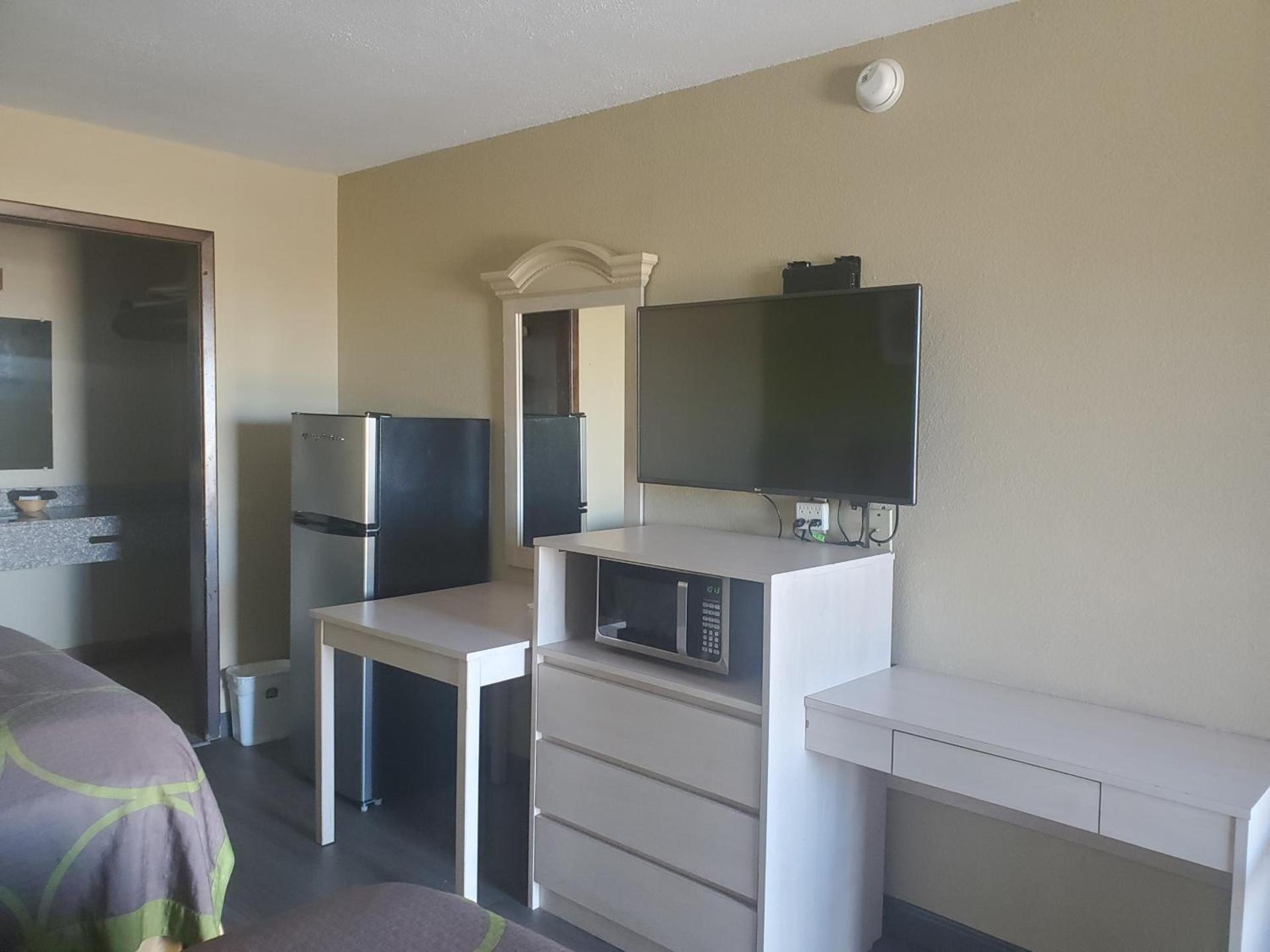 Lodge USA Motel photo 12