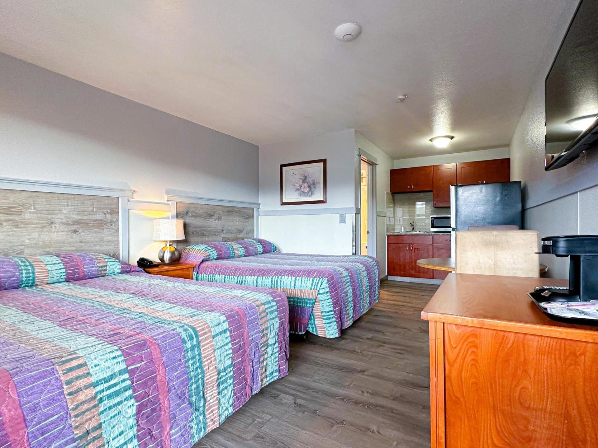 Emerald Best Motel photo 20