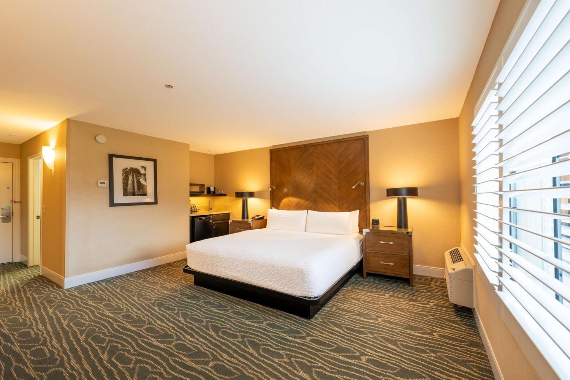 Best Western Plus Stevenson Manor photo 26