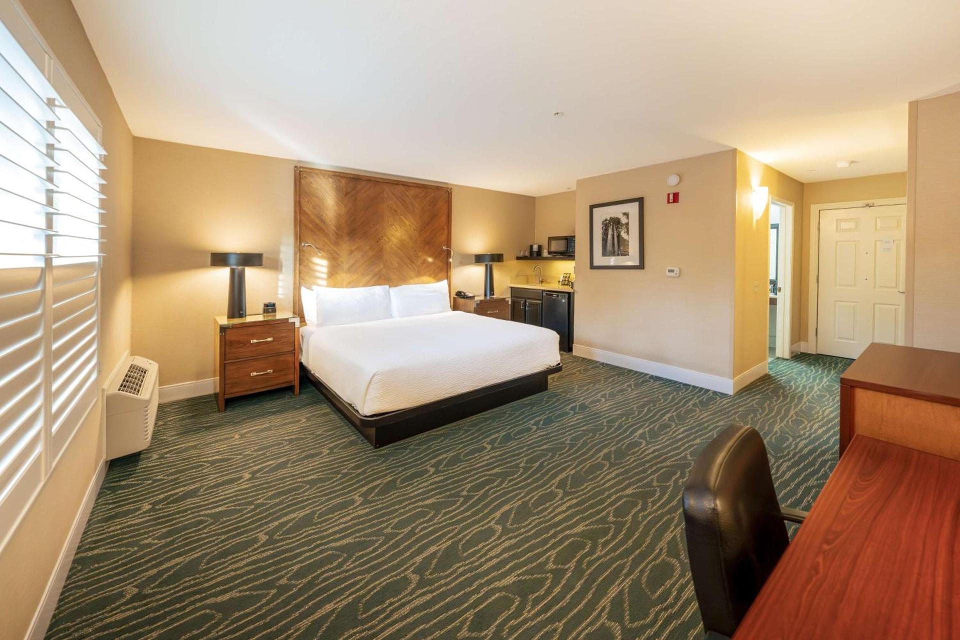 Best Western Plus Stevenson Manor photo 31