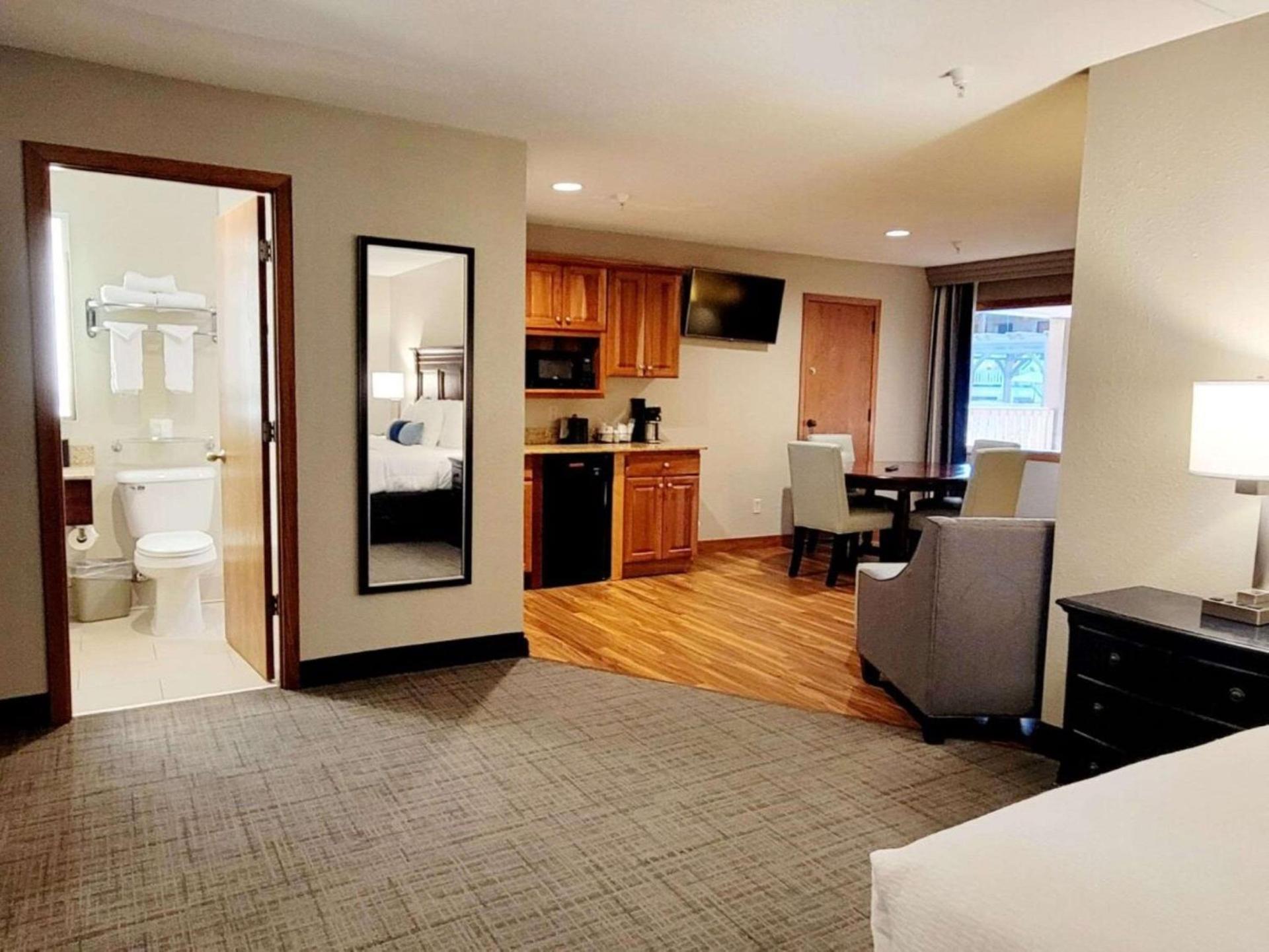 Best Western Plus Dubuque Hotel and Conference Center photo 18