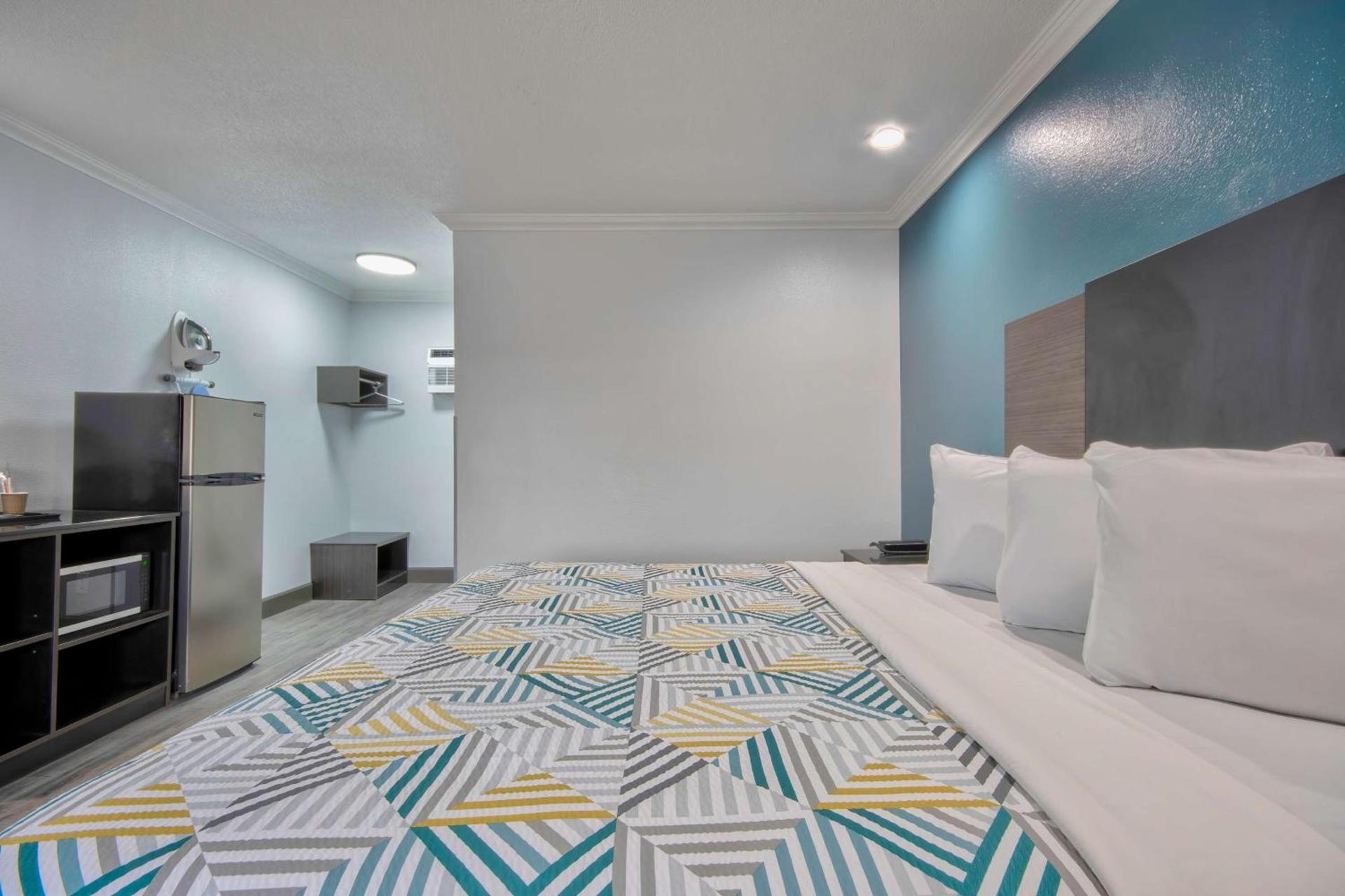 Studio 6 Suites San Bernardino, CA photo 19