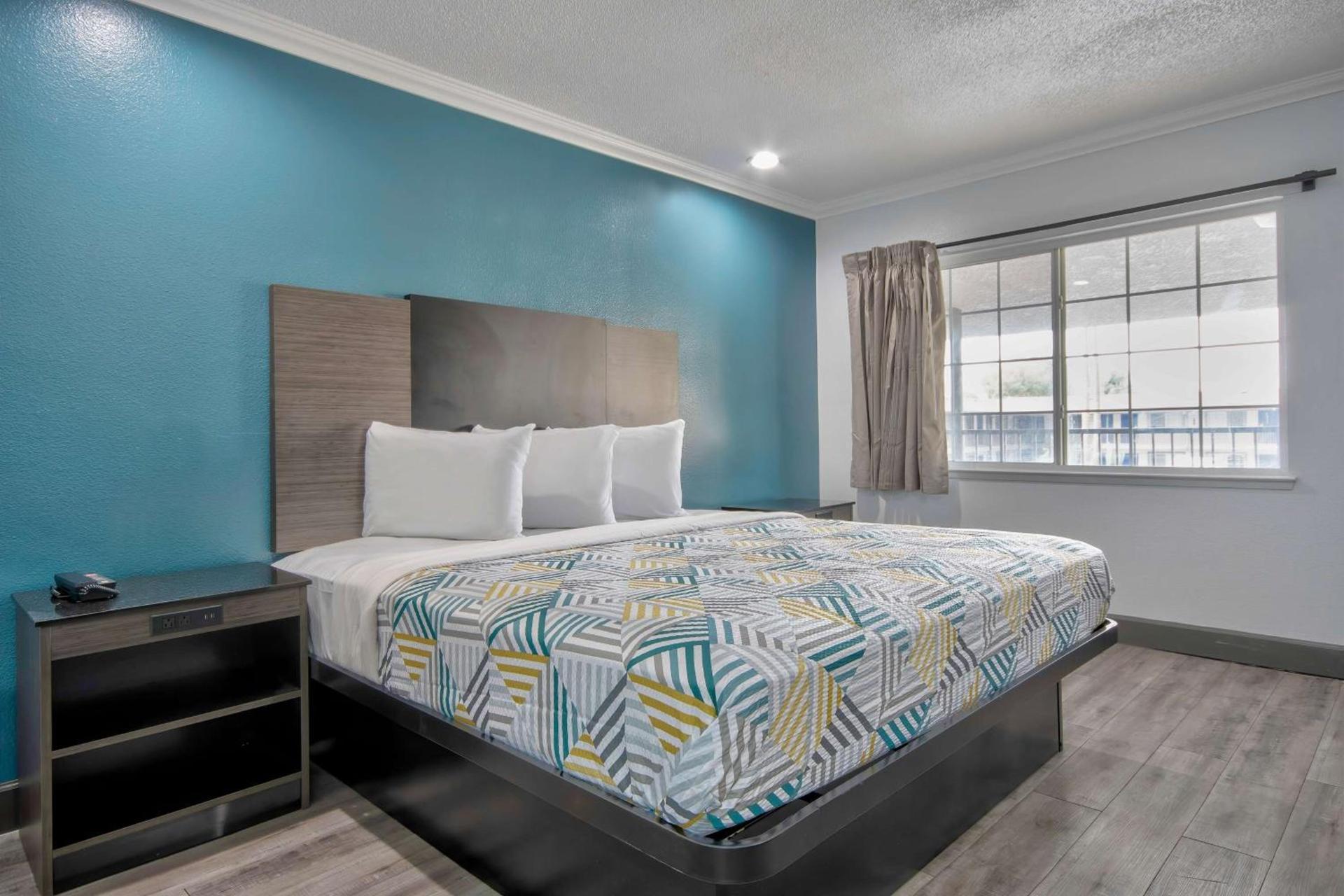 Studio 6 Suites San Bernardino, CA photo 21