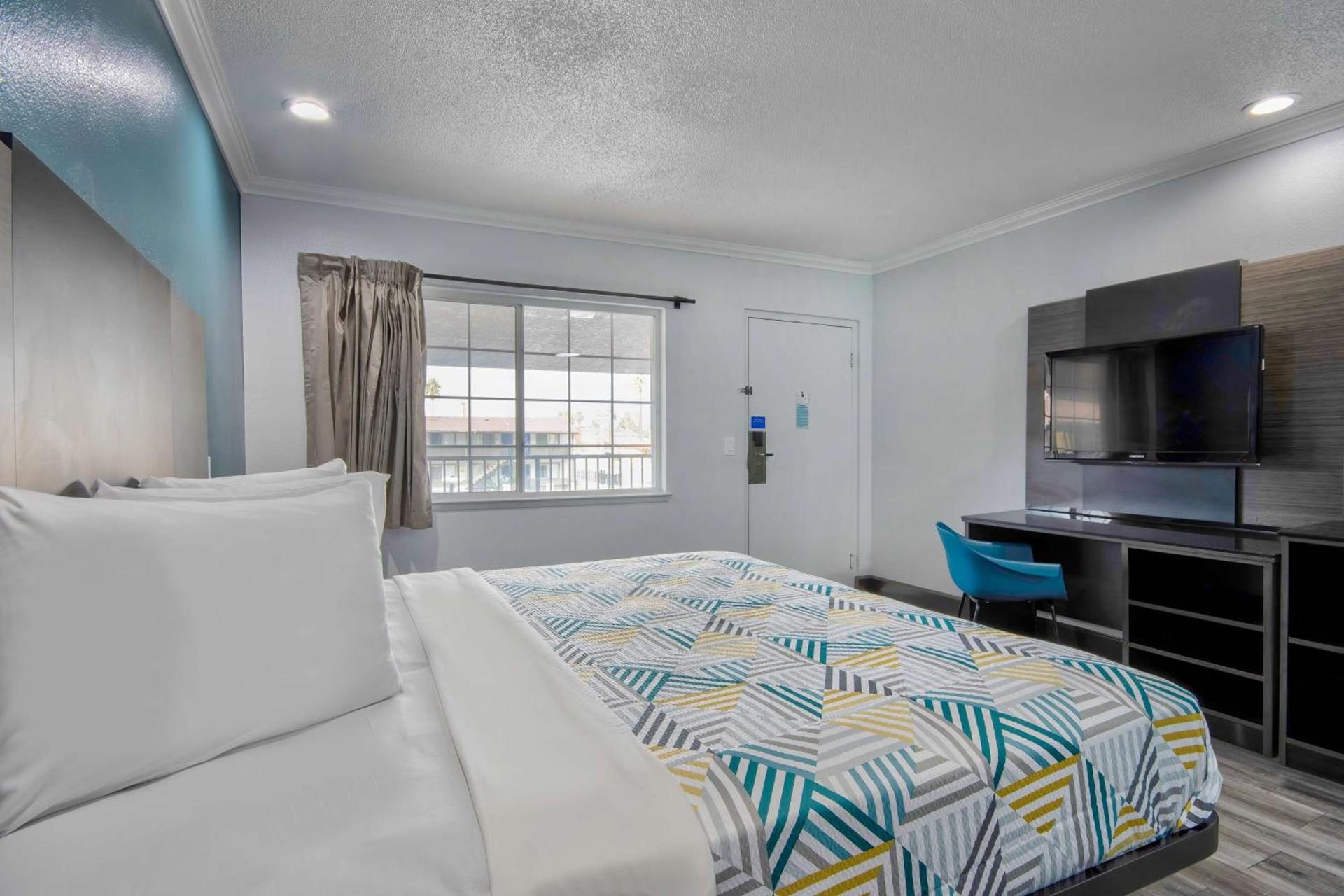 Studio 6 Suites San Bernardino, CA photo 22