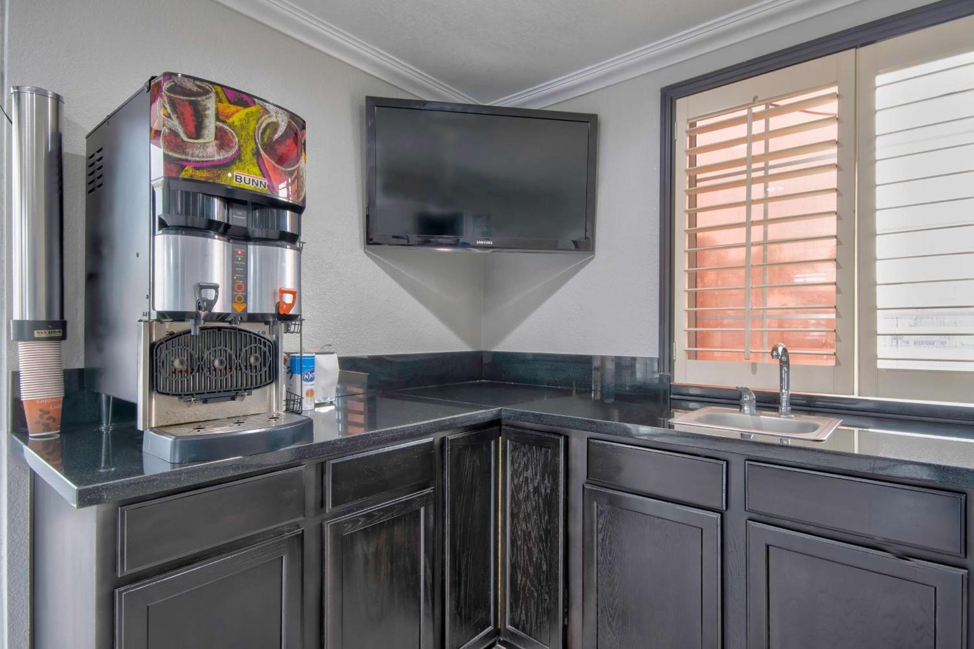 Studio 6 Suites San Bernardino, CA photo 31