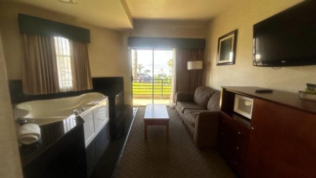 Huntington Beach Inn photo 39