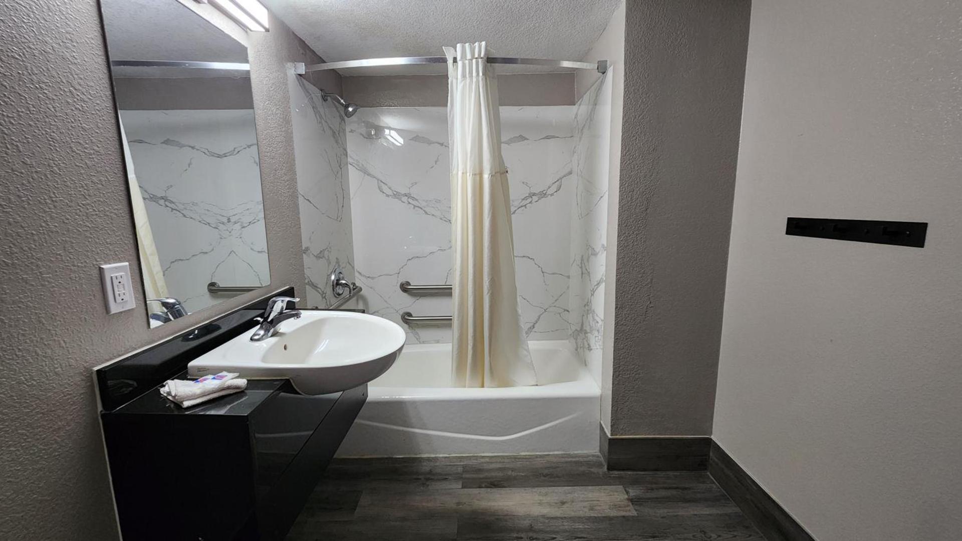 Studio 6 Houston TX Medical Center NRG Stadium photo 33