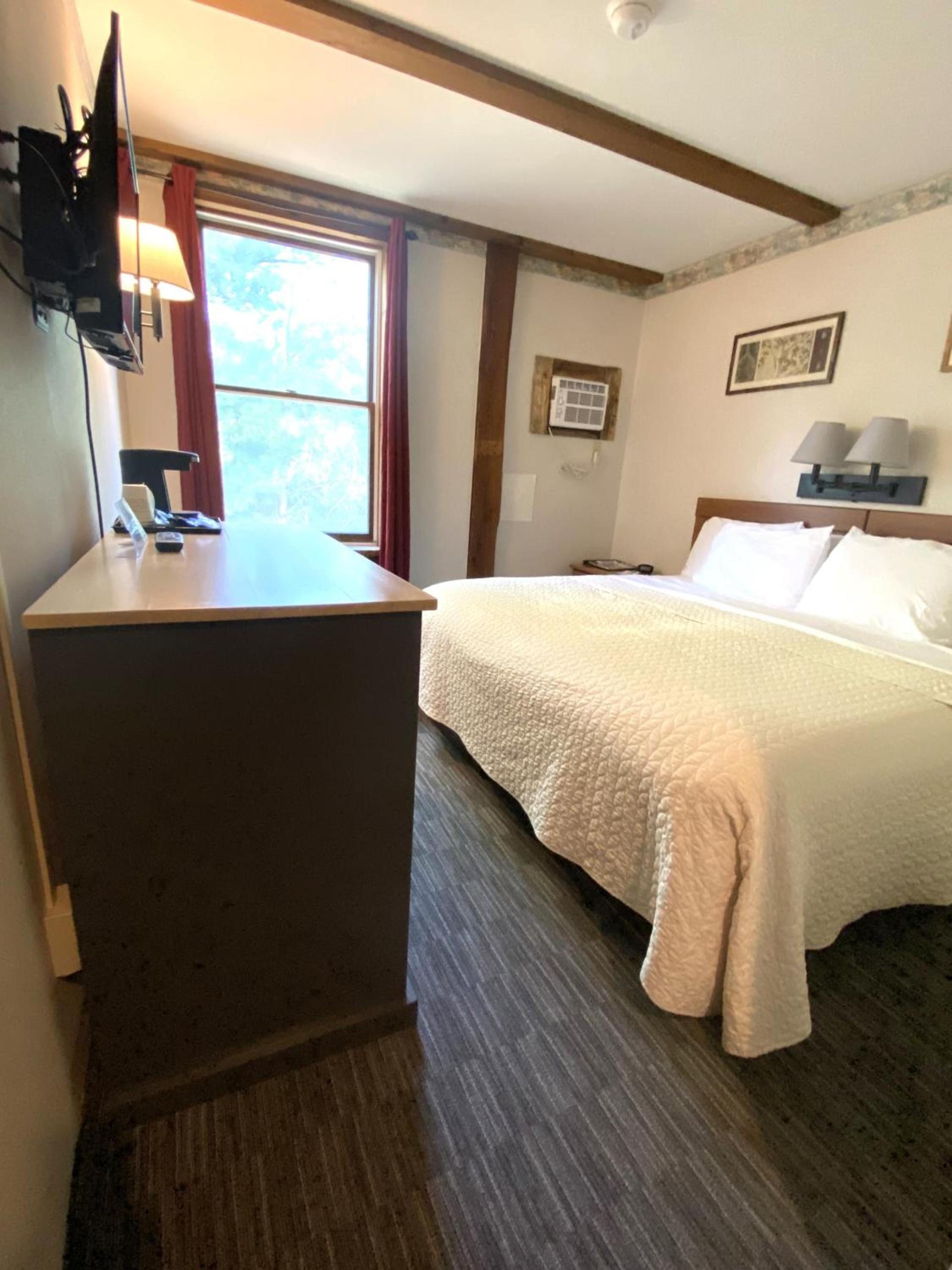 Lake Ontario Motel & Inn photo 7