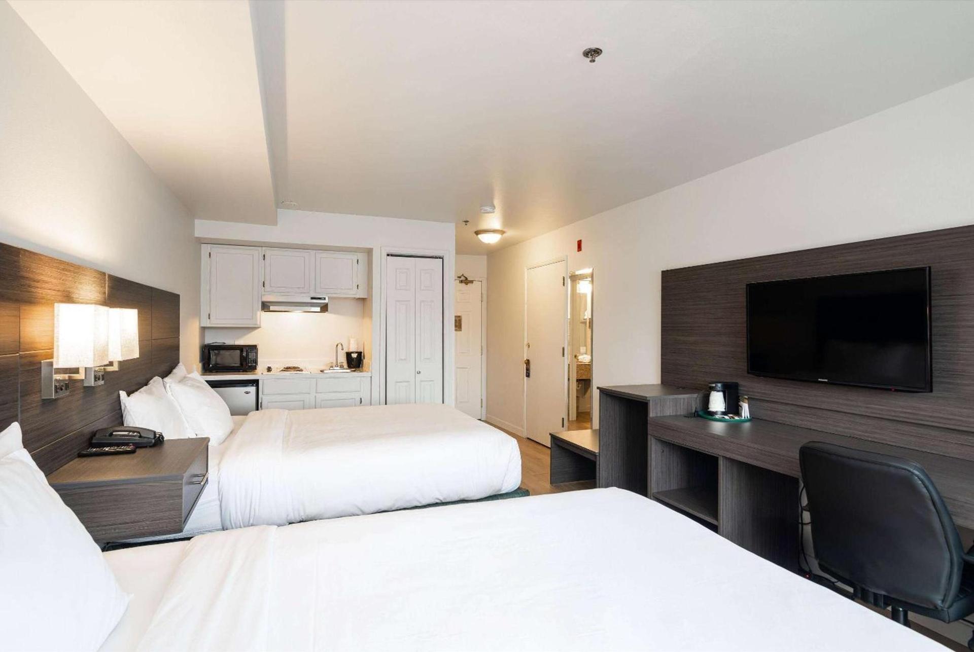 Baymont INN & Suites by Wyndham photo 65
