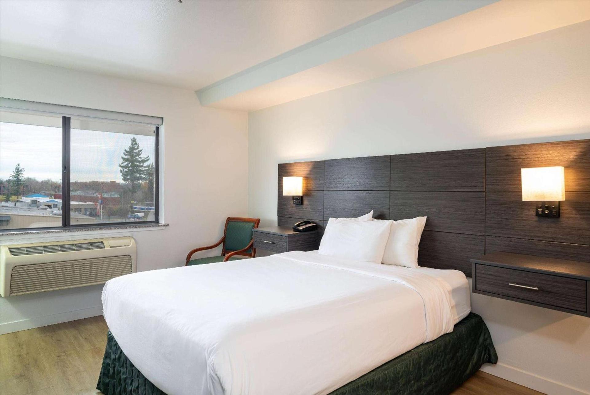 Baymont INN & Suites by Wyndham photo 68