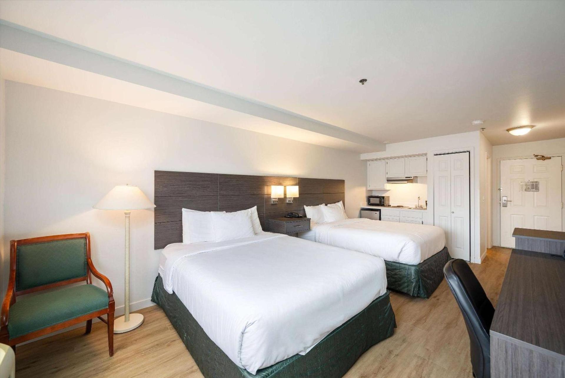 Baymont INN & Suites by Wyndham photo 9