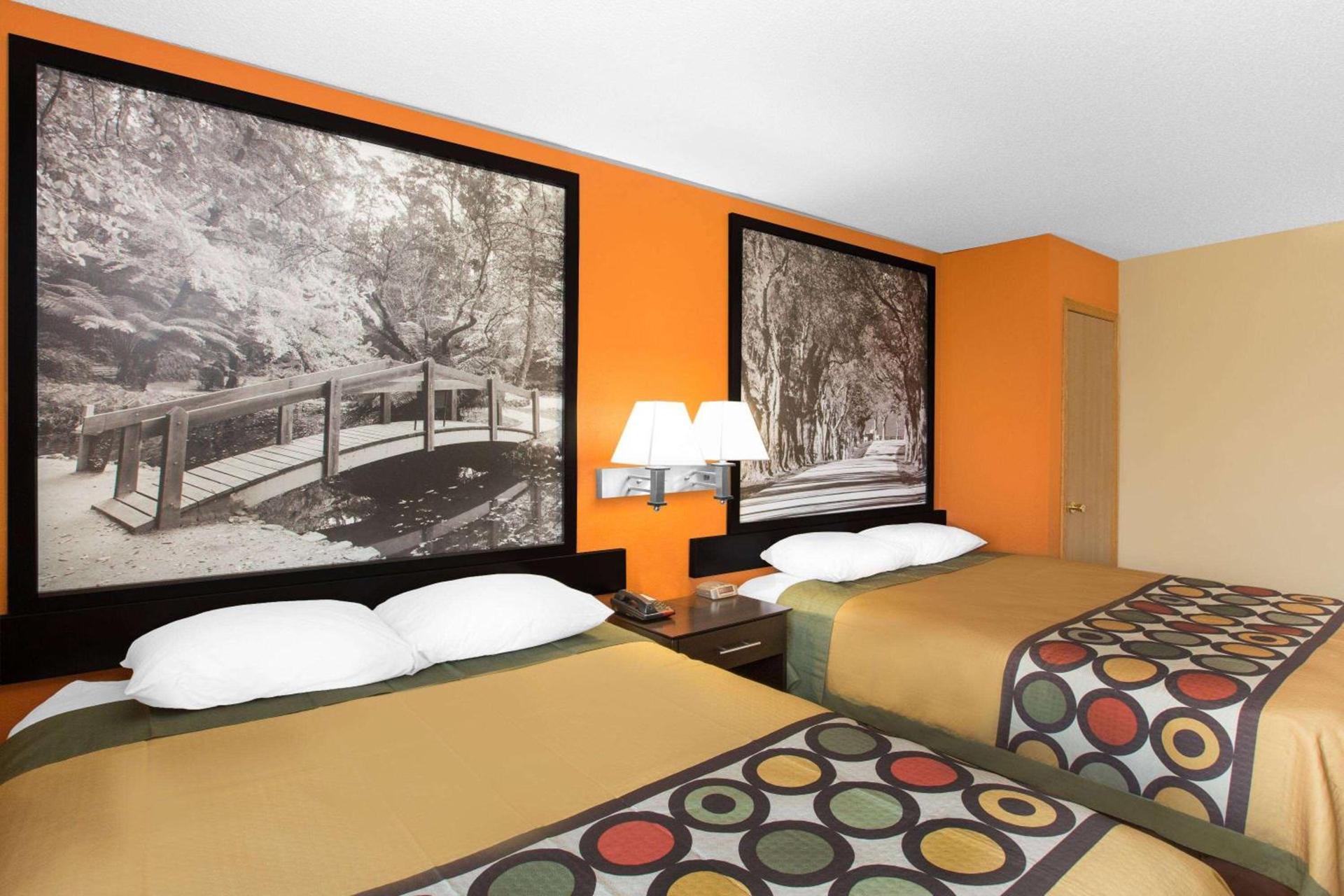 Super 8 by Wyndham Clive IA photo 11