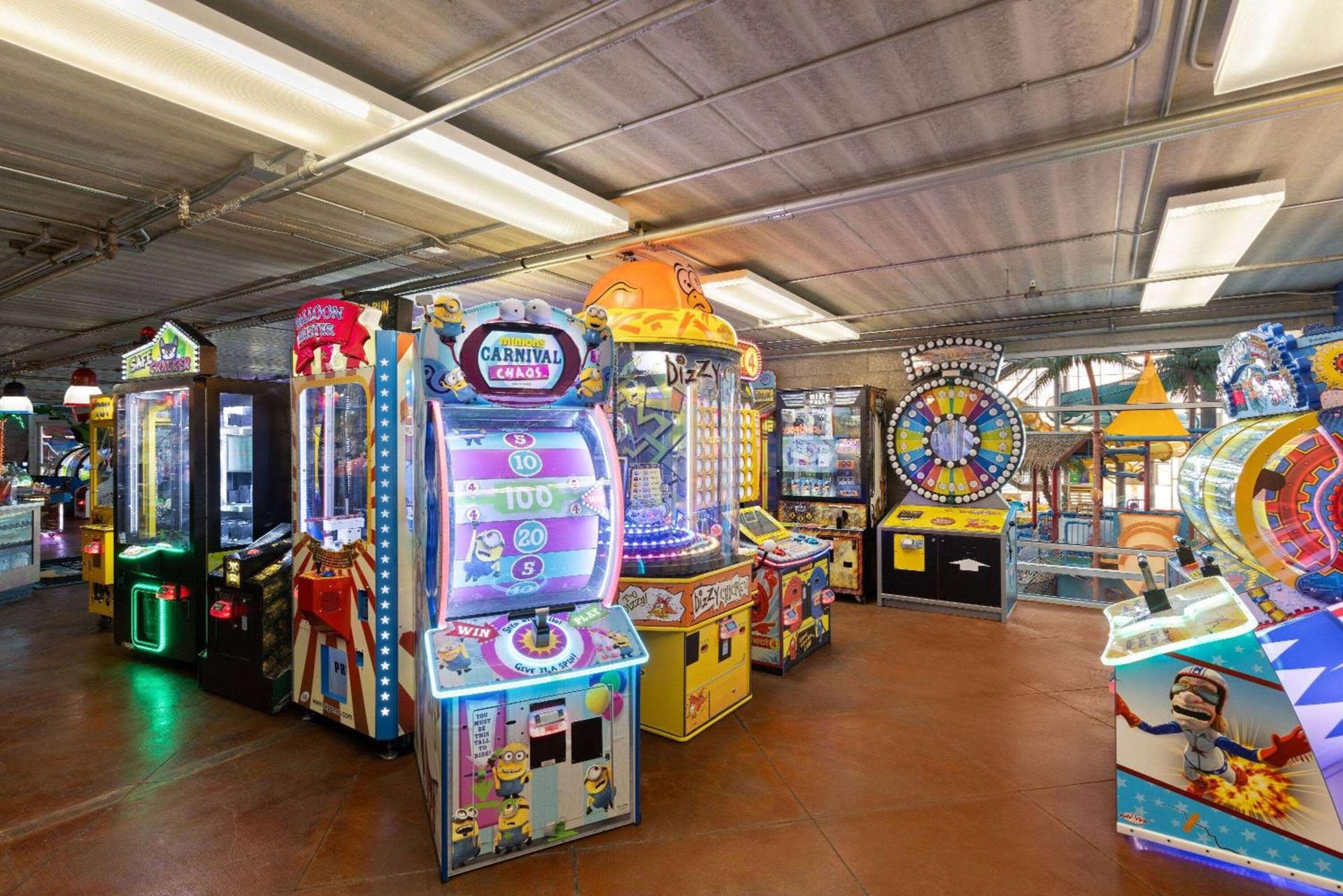 La Quinta Inn and Suites by Wyndham at WaTiki Waterpark photo 3