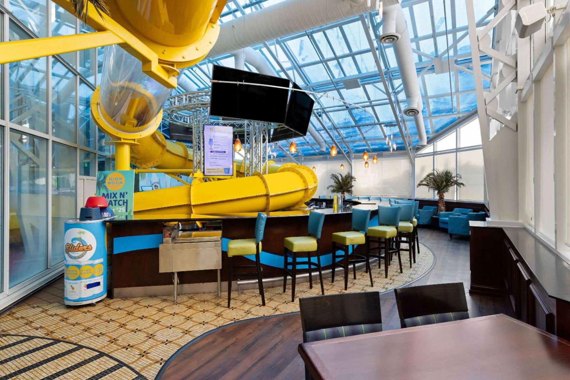 La Quinta Inn and Suites by Wyndham at WaTiki Waterpark photo 4