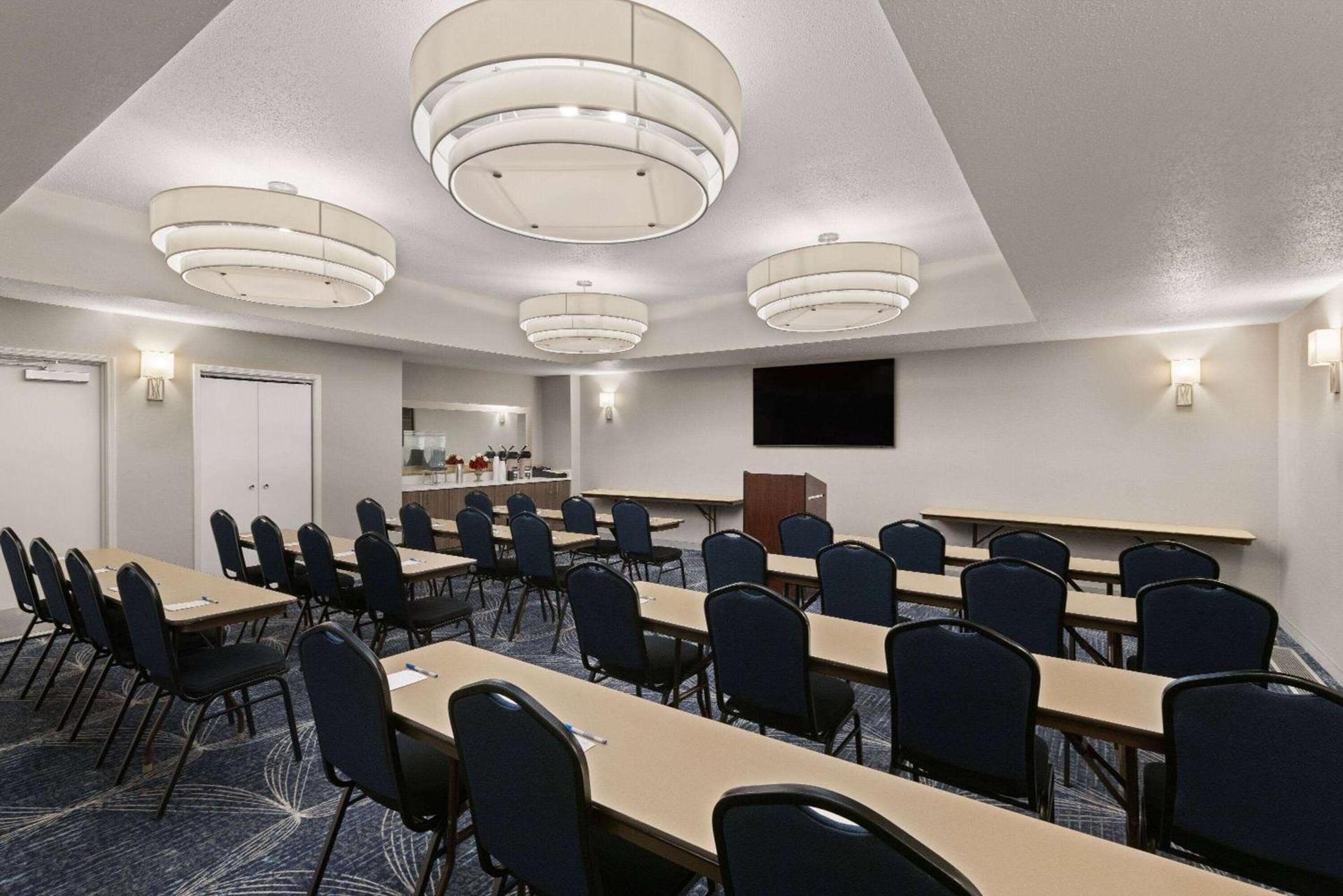 La Quinta Inn and Suites by Wyndham at WaTiki Waterpark photo 24