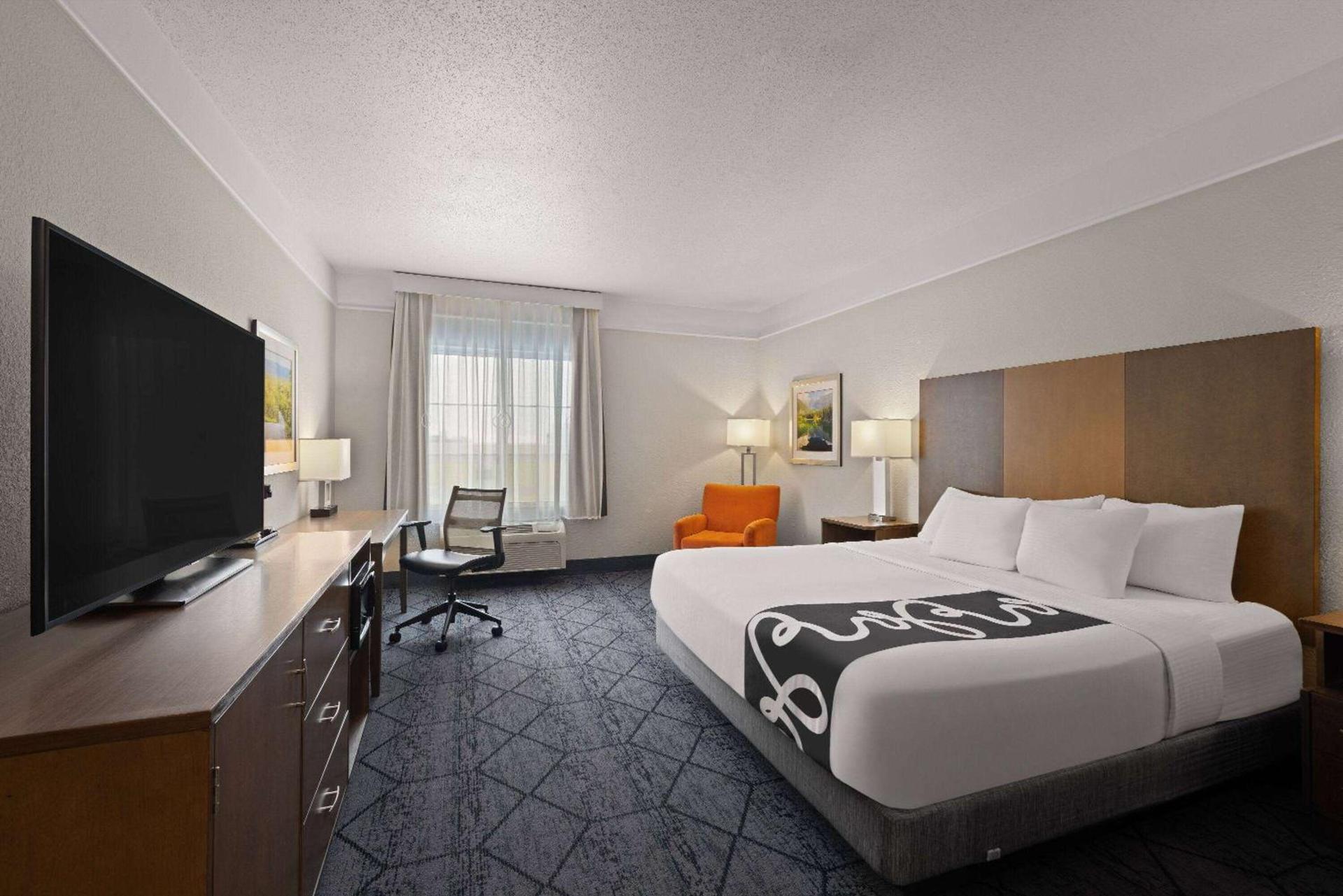 La Quinta Inn and Suites by Wyndham at WaTiki Waterpark photo 30