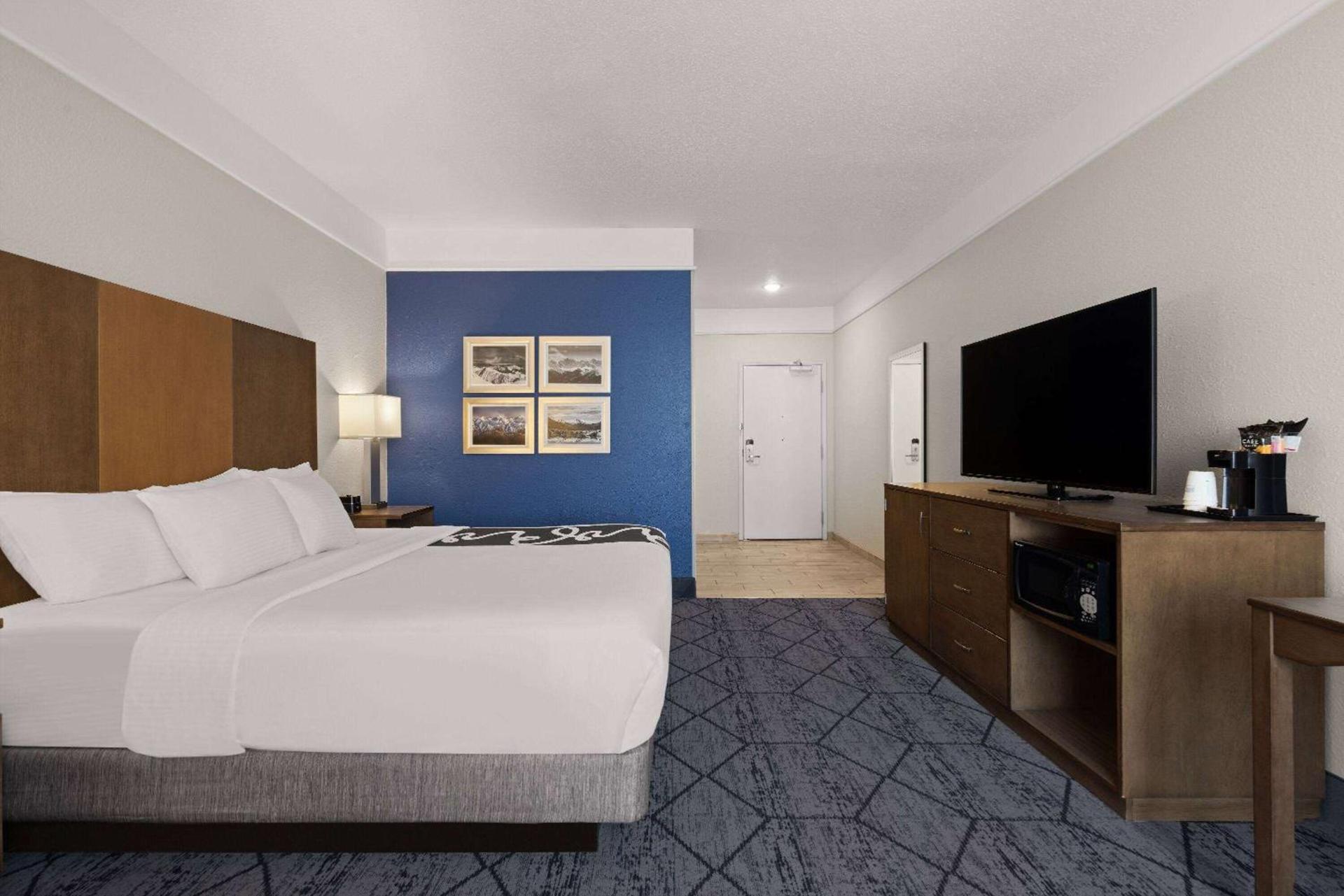 La Quinta Inn and Suites by Wyndham at WaTiki Waterpark photo 32