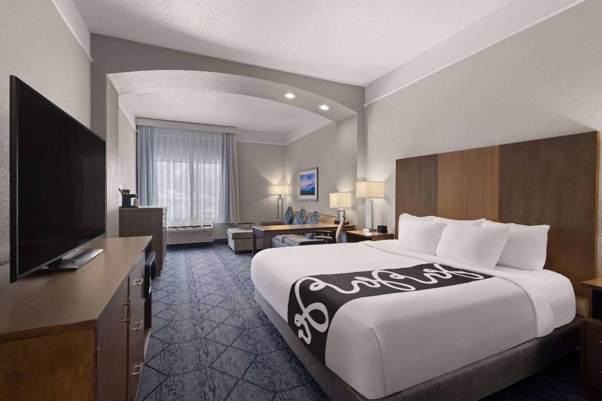 La Quinta Inn and Suites by Wyndham at WaTiki Waterpark photo 42