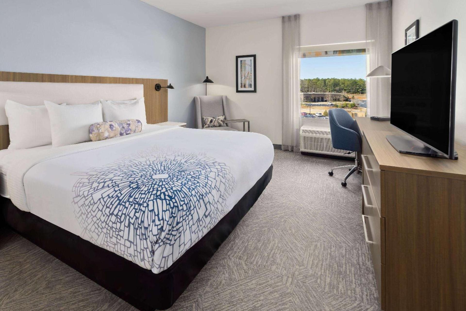 La Quinta Inn & Suites by Wyndham Locust Grove photo 3