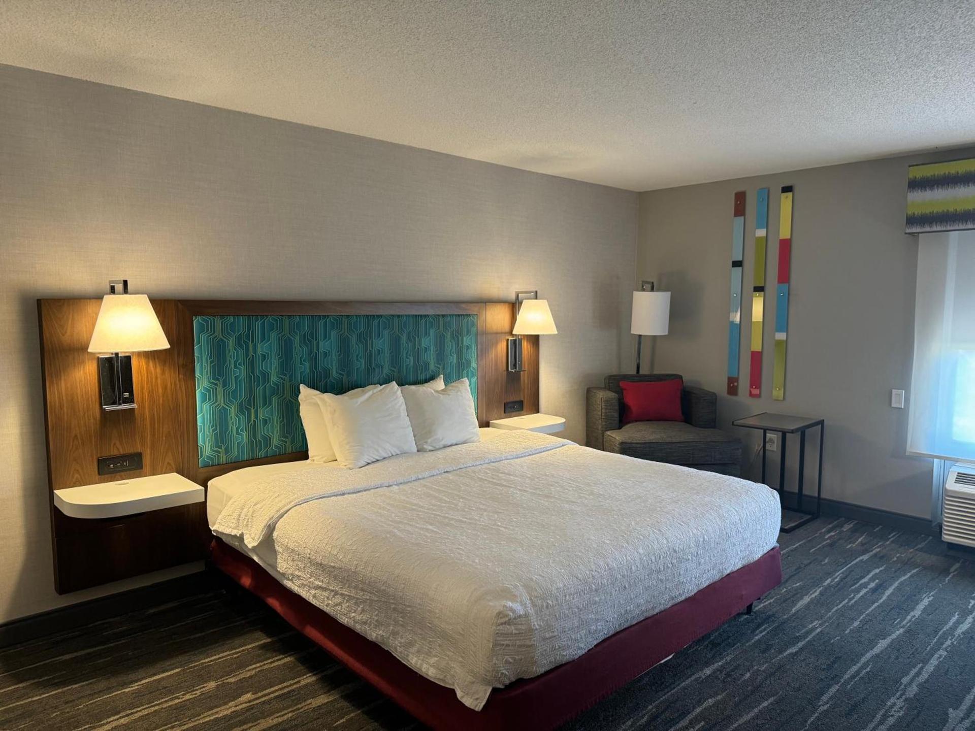 Hampton Inn South Heritage Park photo 36