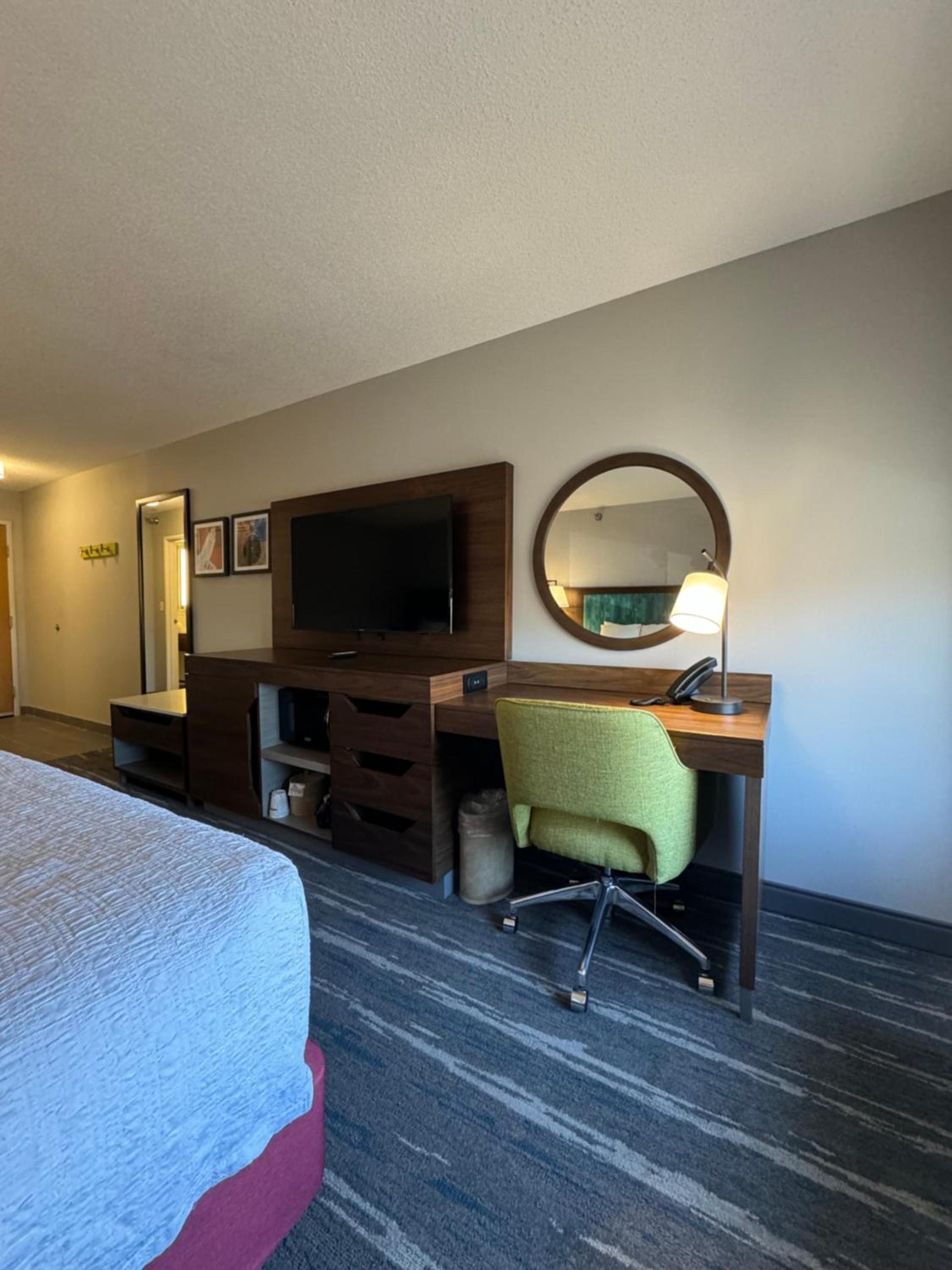 Hampton Inn South Heritage Park photo 37