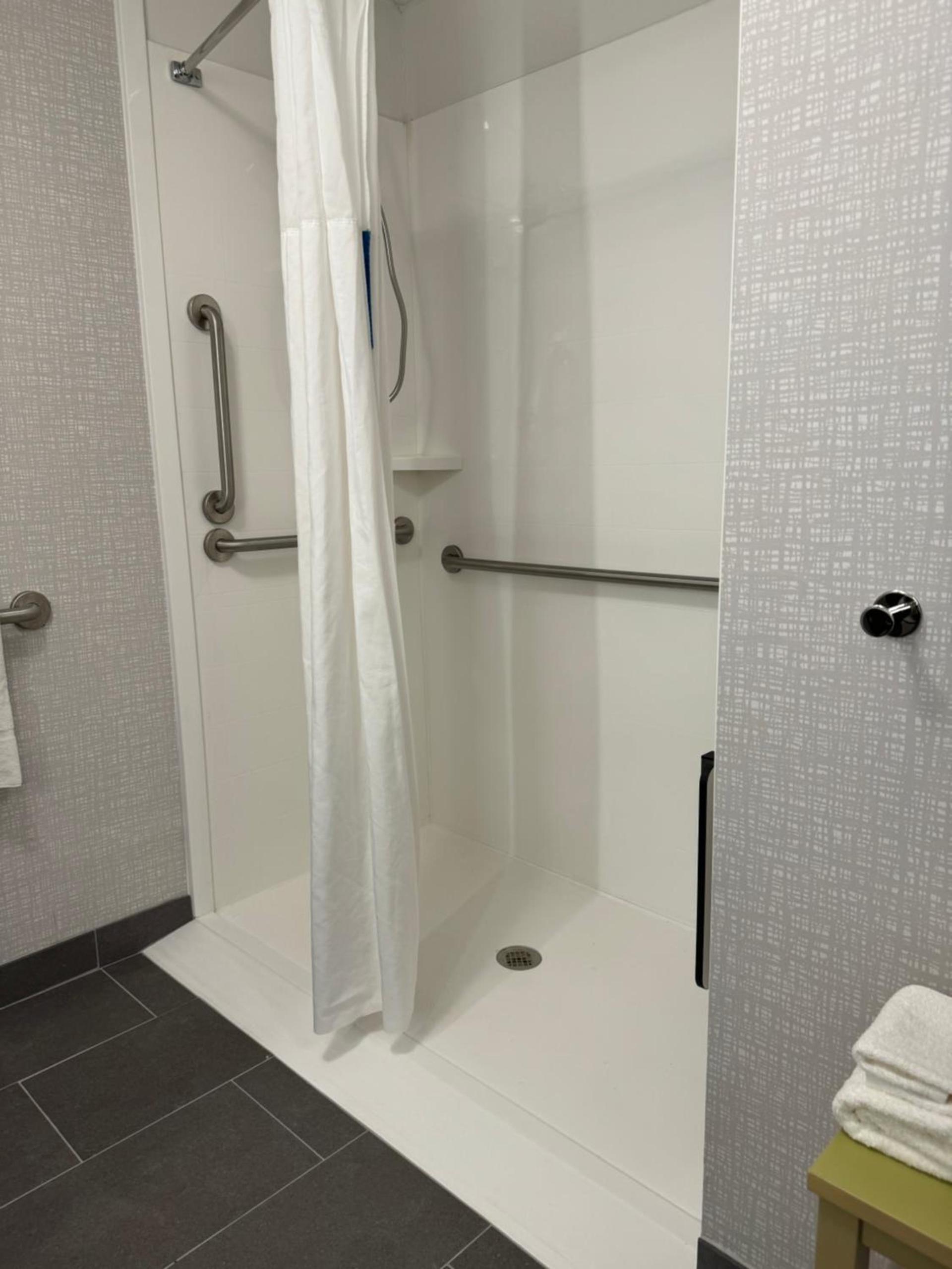 Hampton Inn South Heritage Park photo 39