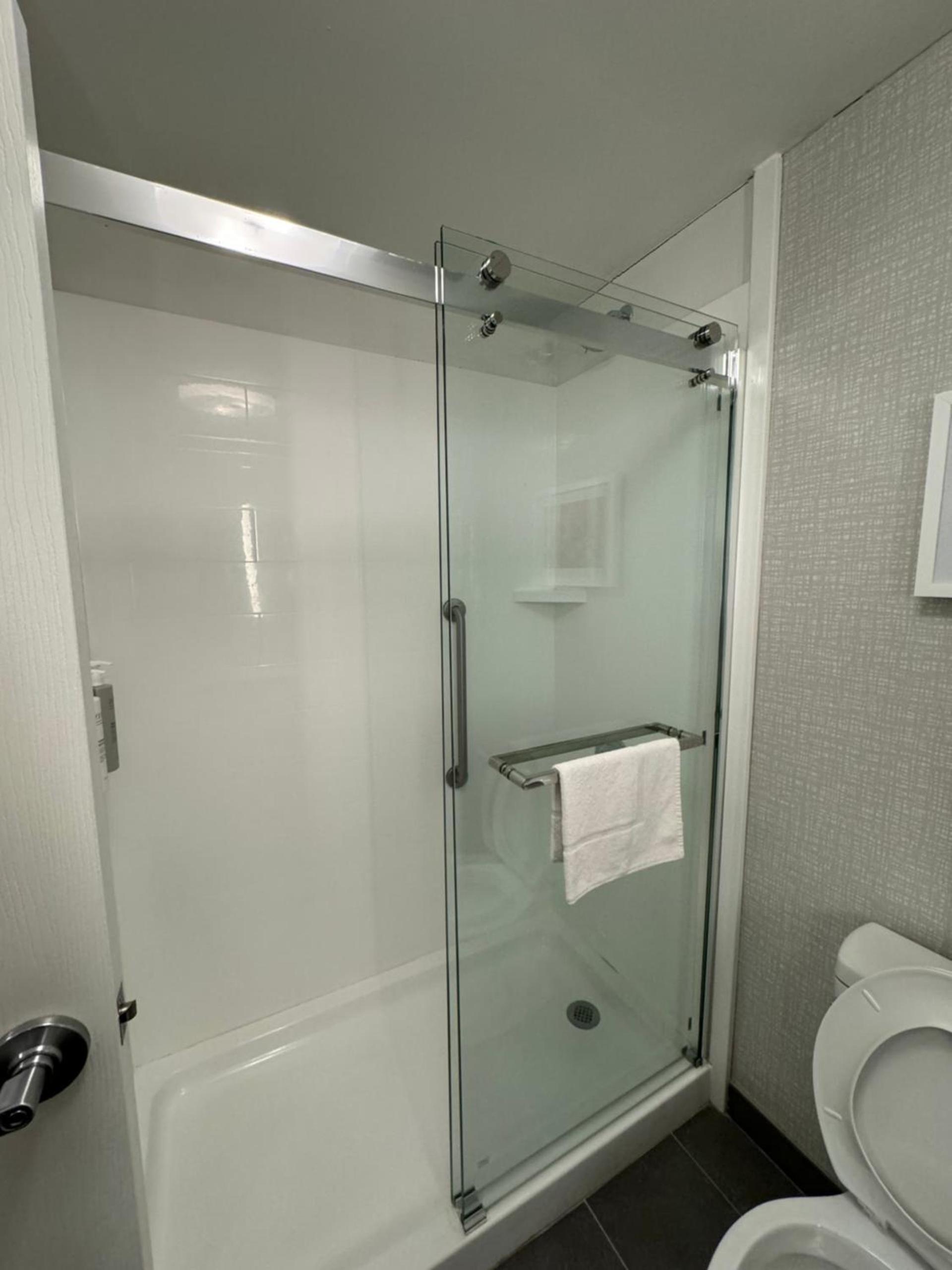 Hampton Inn South Heritage Park photo 46