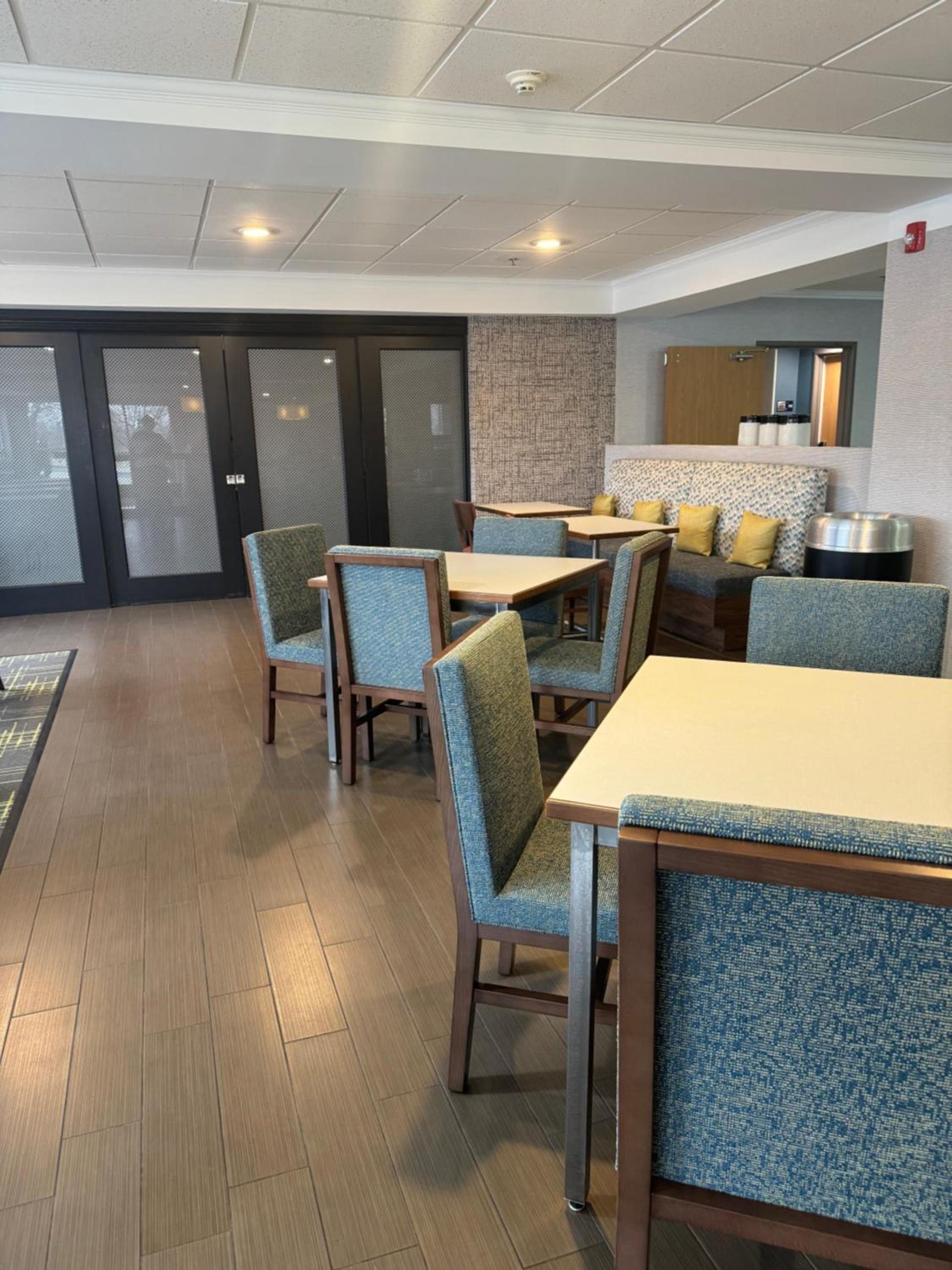 Hampton Inn South Heritage Park photo 48