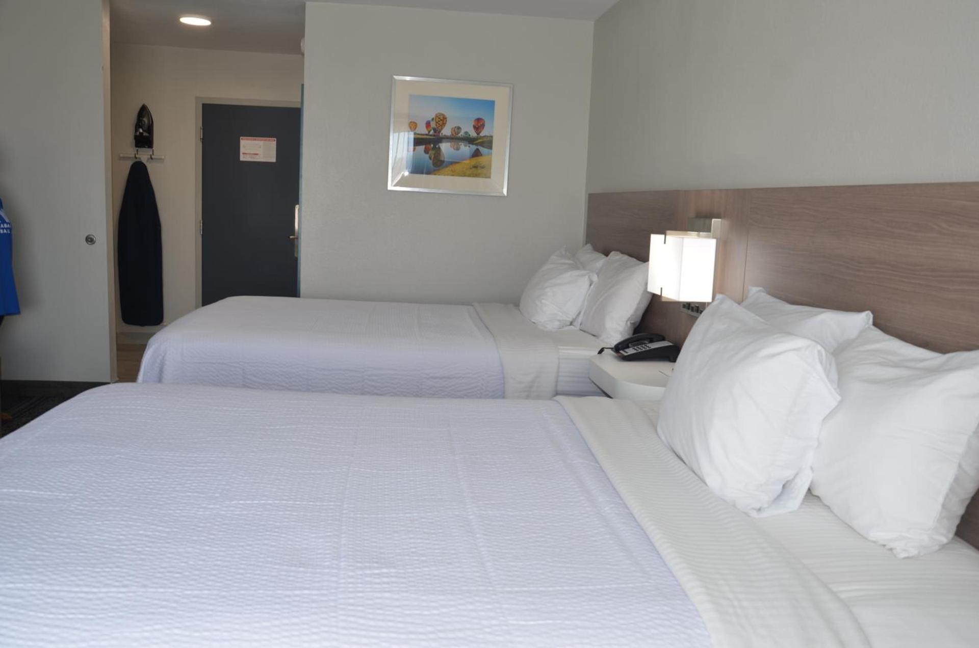 Americas Best Value Inn & Suites-Foley - Fully Renovated photo 8