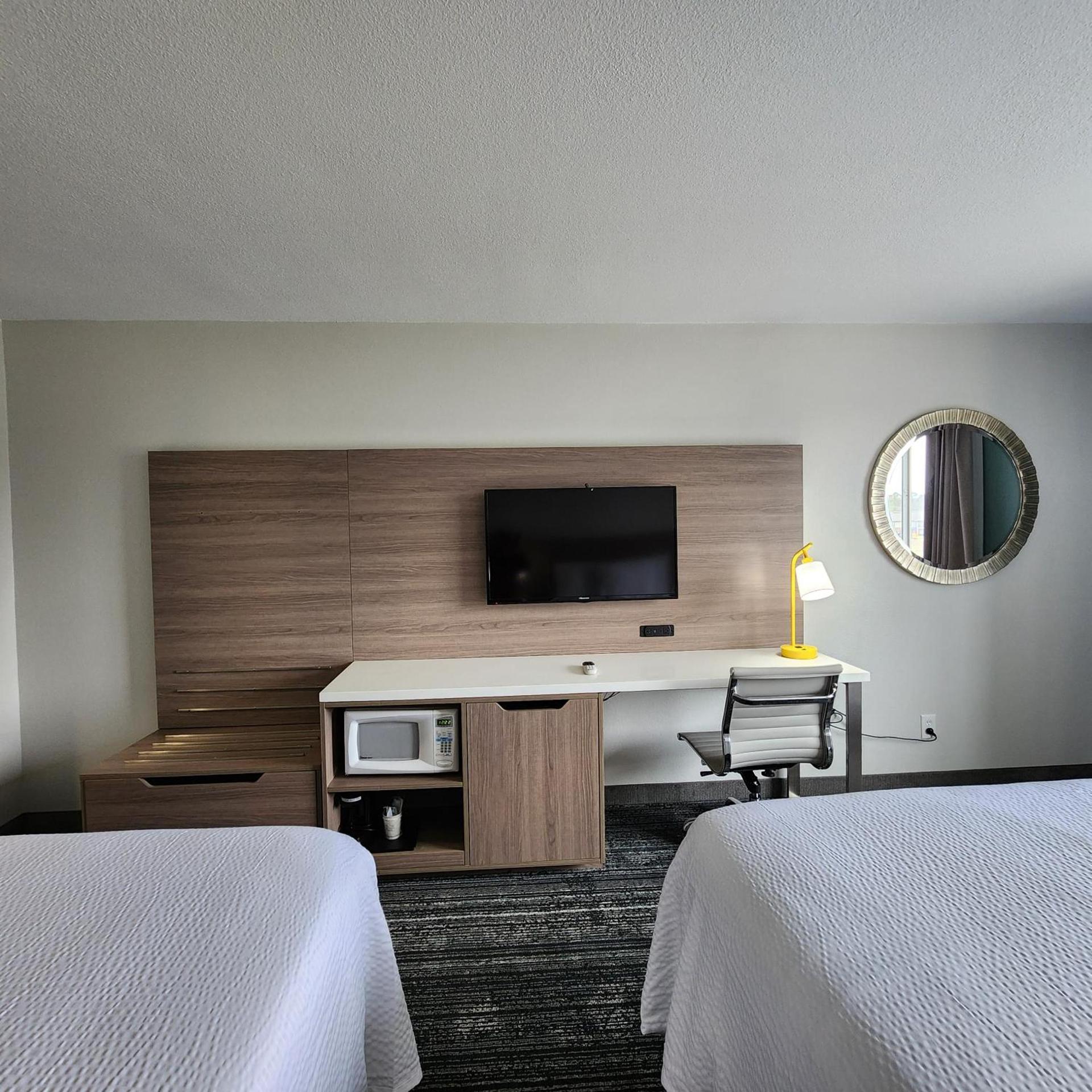 Americas Best Value Inn & Suites-Foley - Fully Renovated photo 19