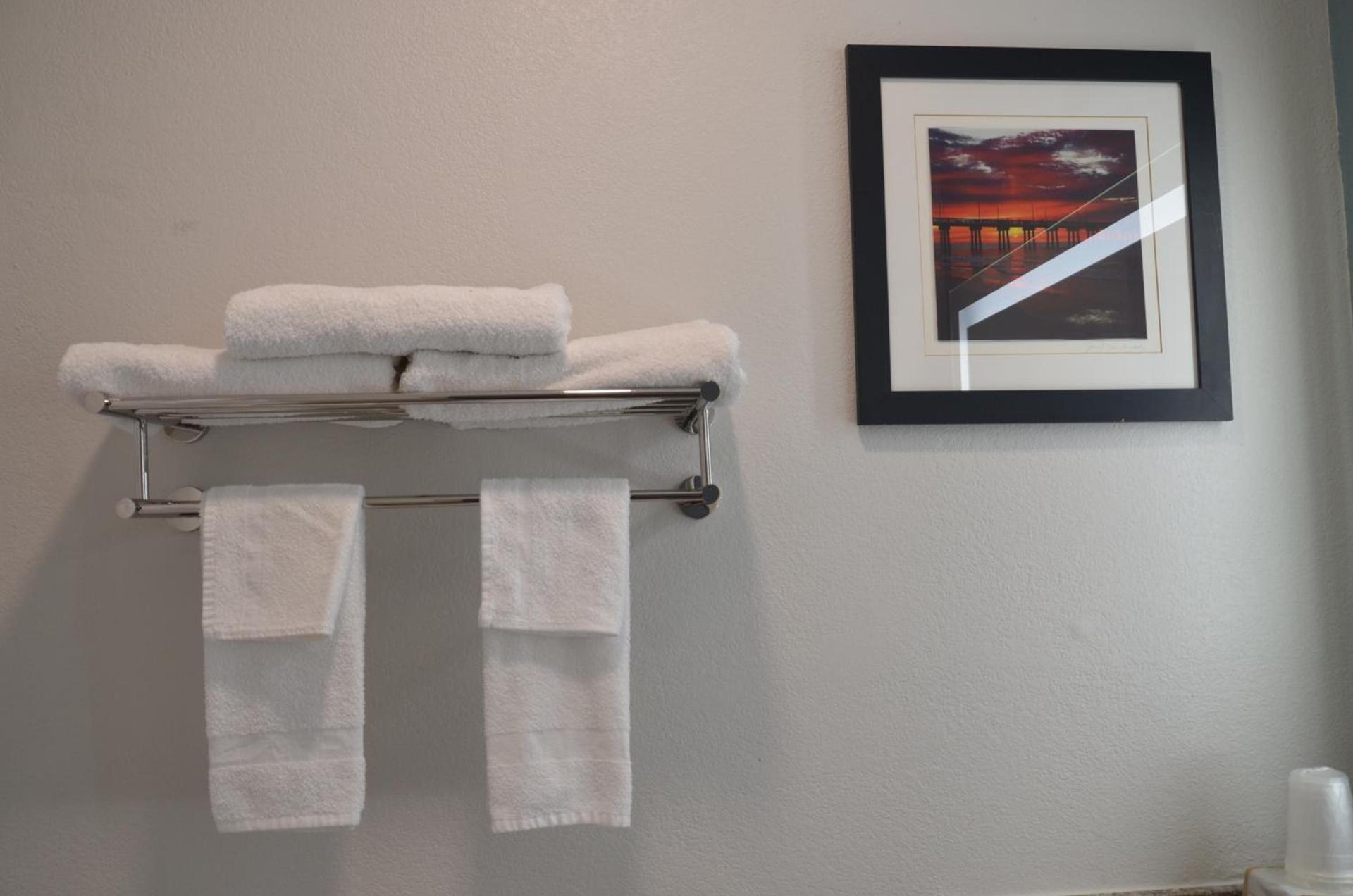 Americas Best Value Inn & Suites-Foley - Fully Renovated photo 16