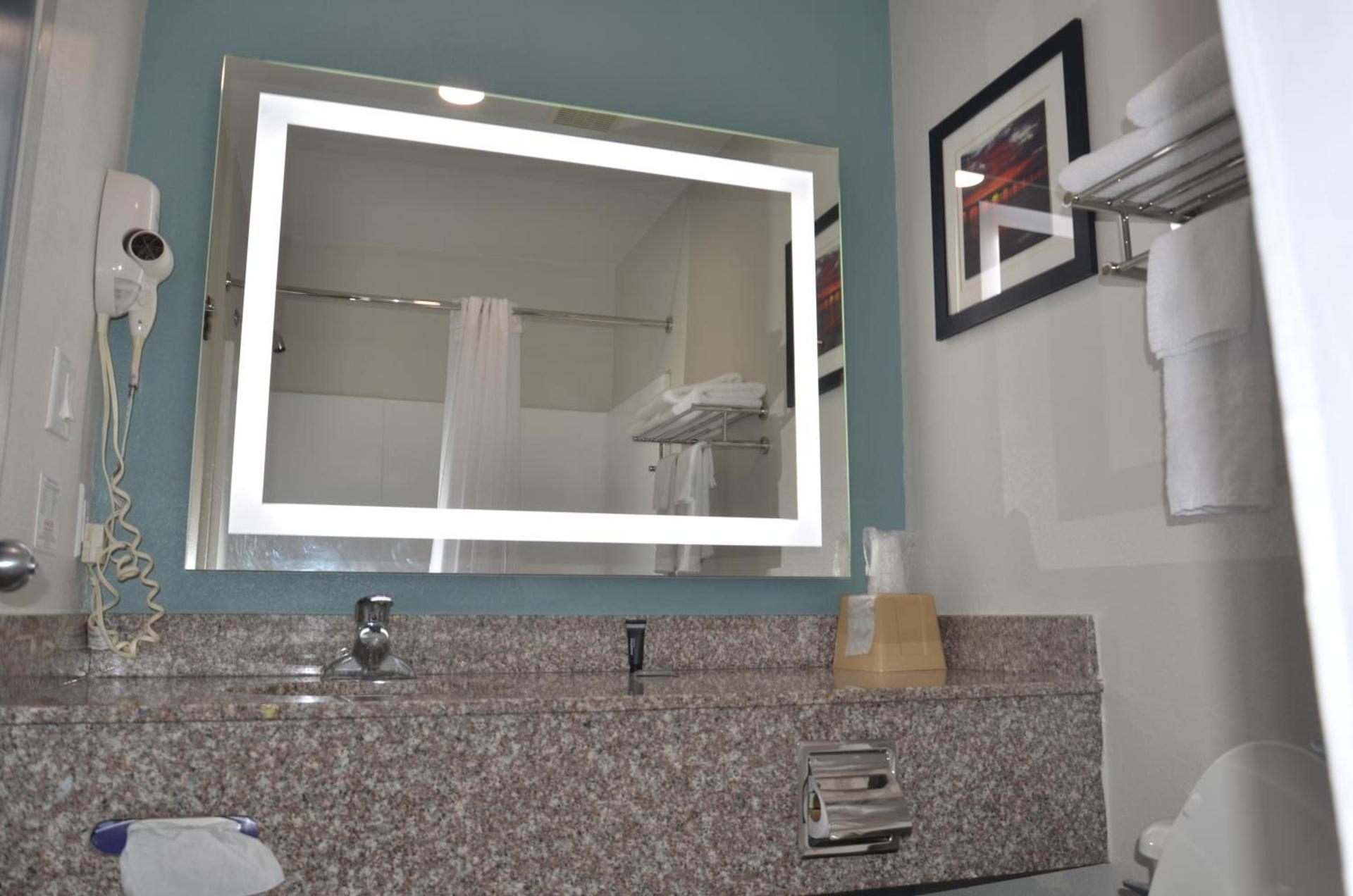 Americas Best Value Inn & Suites-Foley - Fully Renovated photo 13