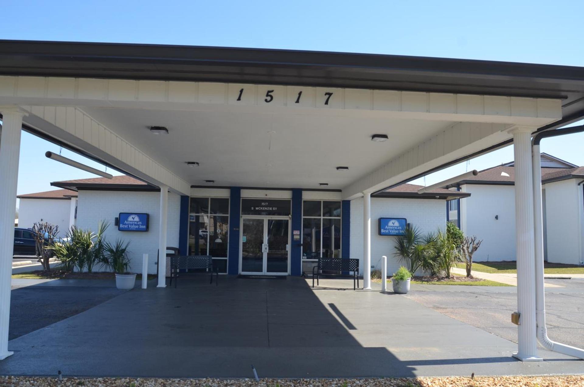 Americas Best Value Inn & Suites-Foley - Fully Renovated photo 17